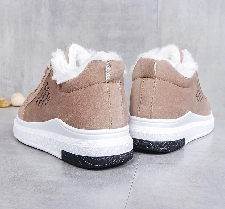 Sneakers Urban Style con Dettagli in Pelliccia