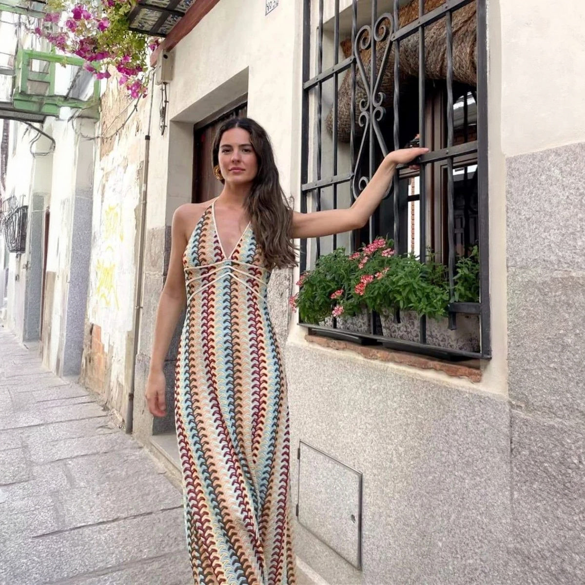 Abito Lungo Chic con Scollo All'Americana