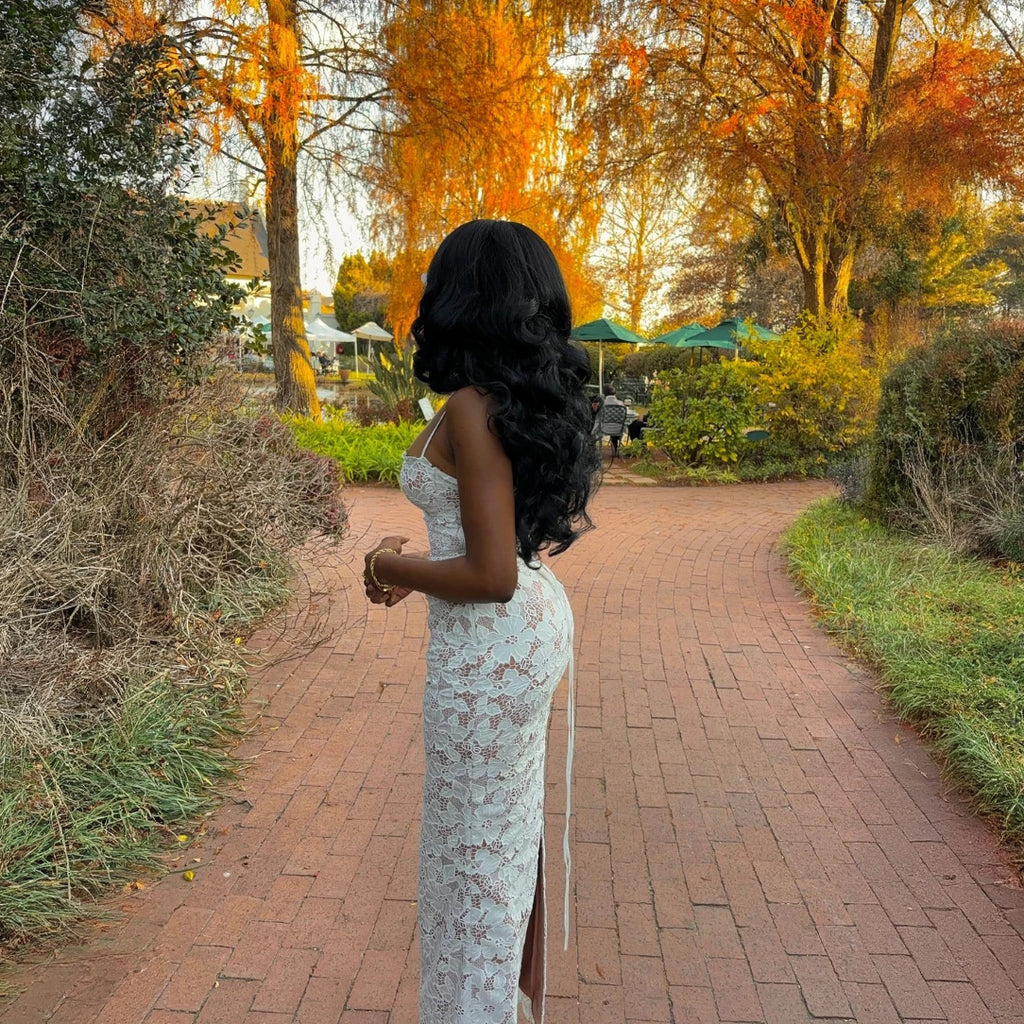 Abito Lungo in Pizzo con Scollo a Cuore