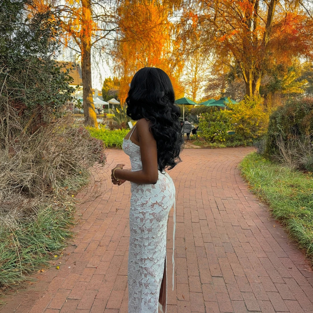 Abito Lungo in Pizzo con Scollo a Cuore