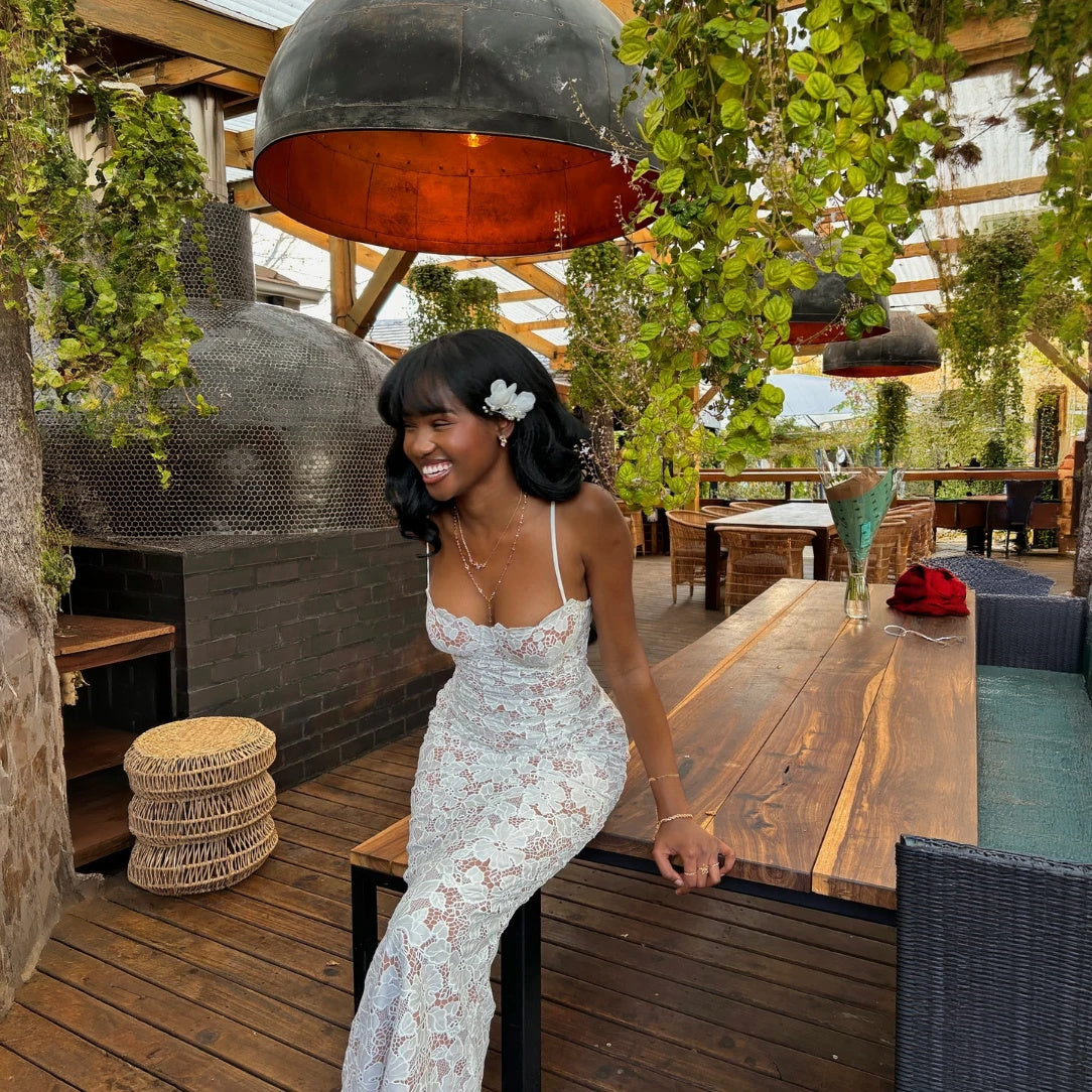 Abito Lungo in Pizzo con Scollo a Cuore