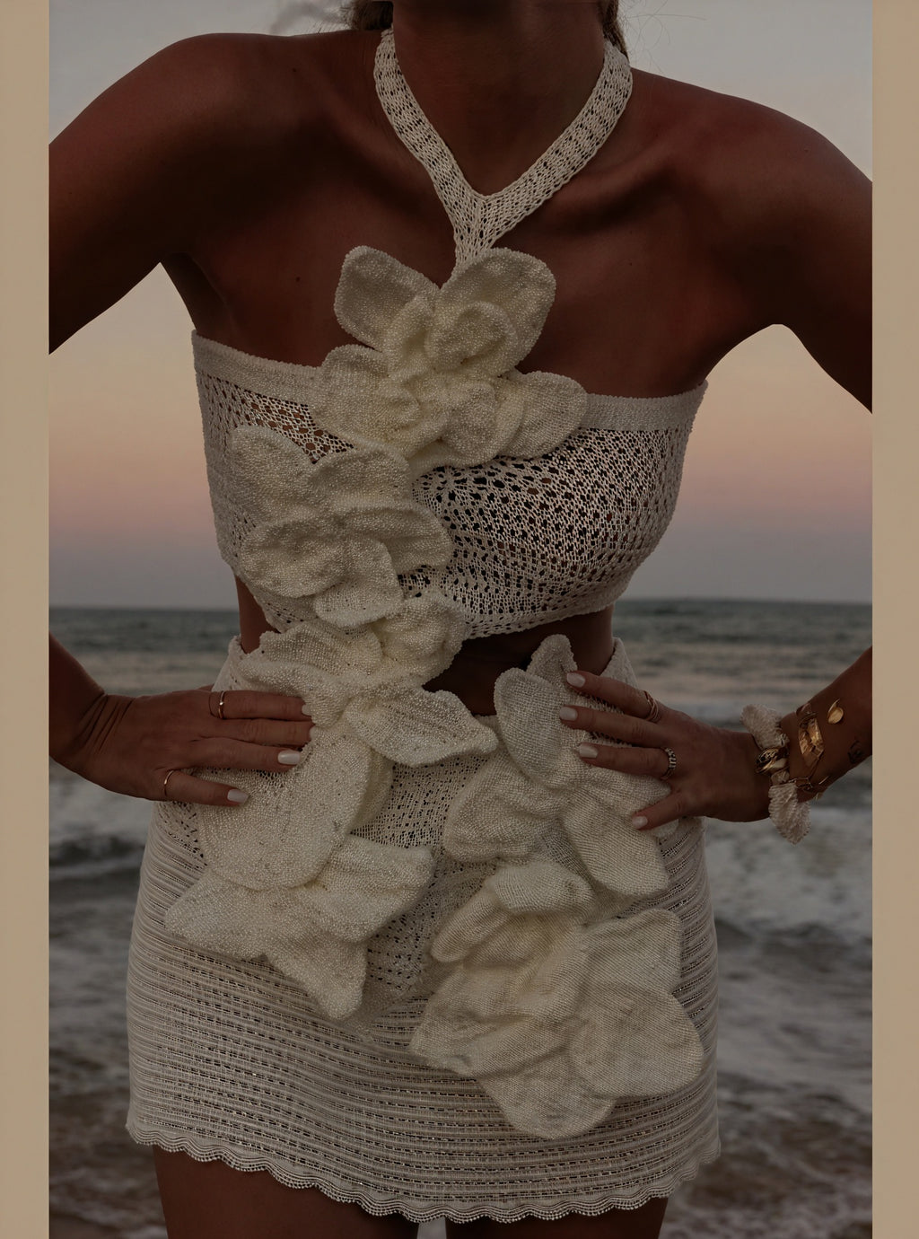 Abito Crochet con Applicazioni Floreali