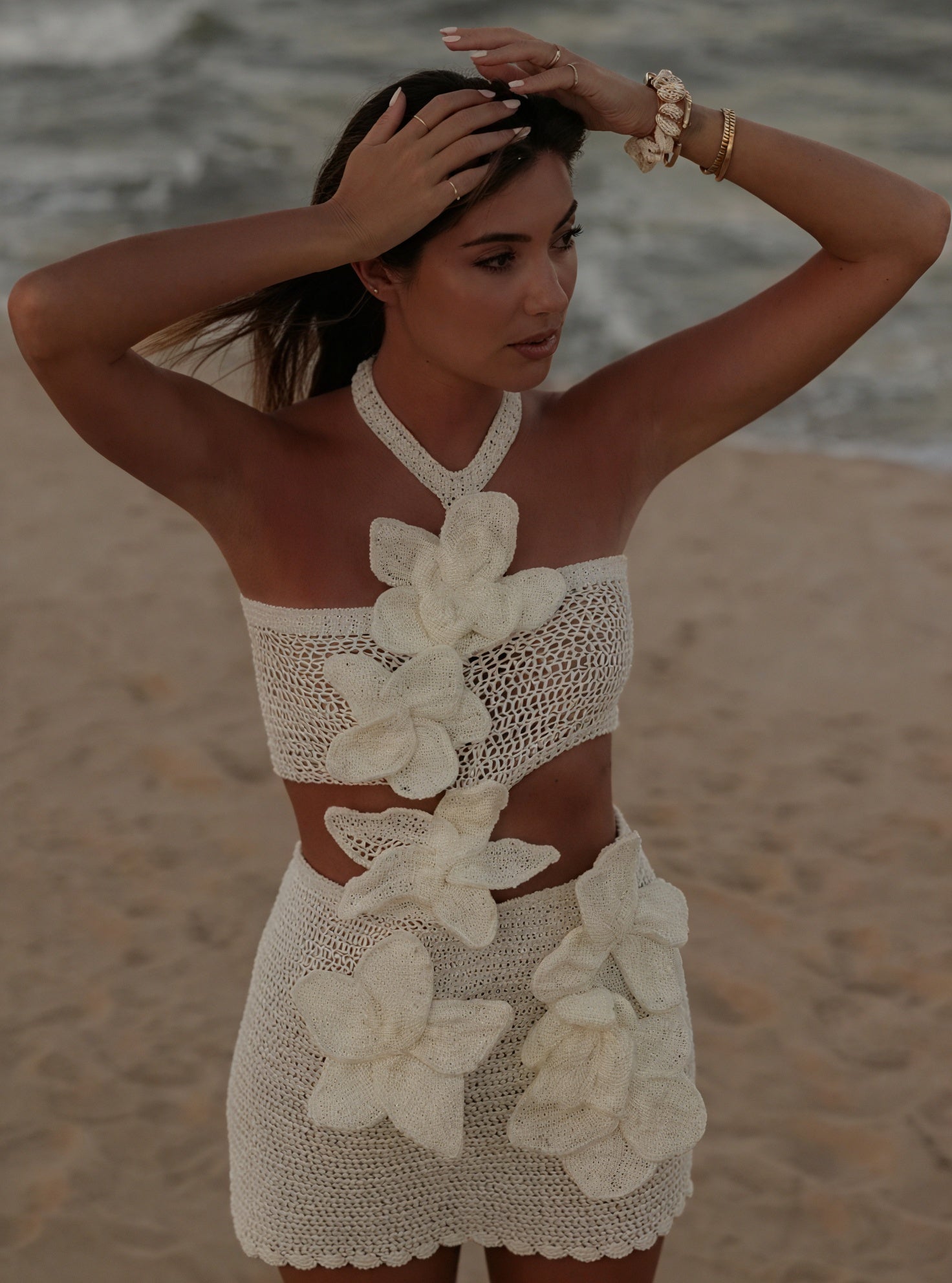 Abito Crochet con Applicazioni Floreali