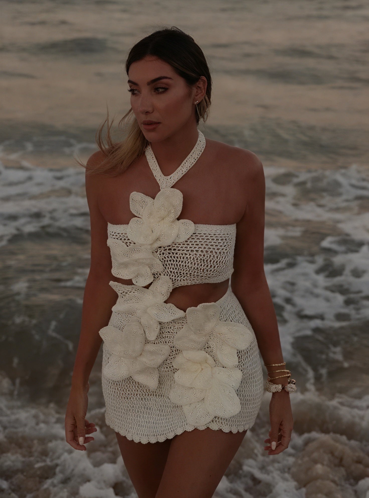 Abito Crochet con Applicazioni Floreali