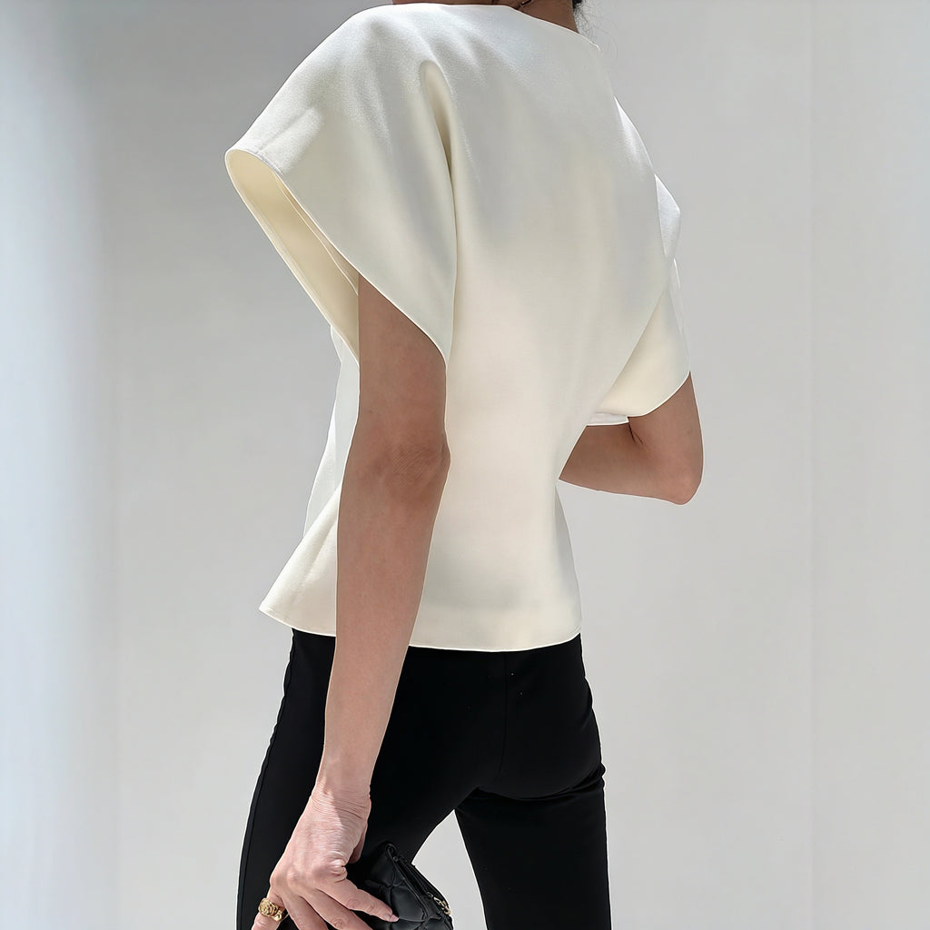 Top Elegante con Dettaglio Nodo e Maniche Strutturate