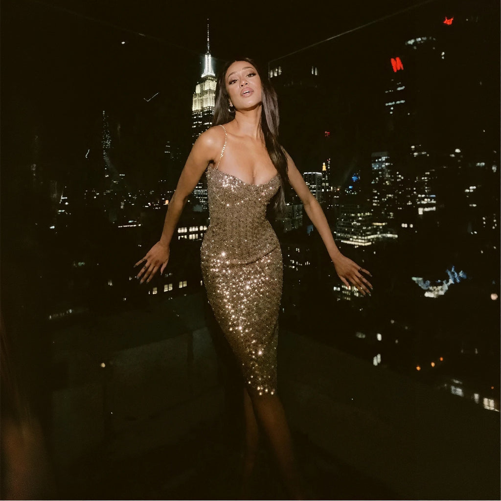 Abito Scintillante con Scollo a Cuore