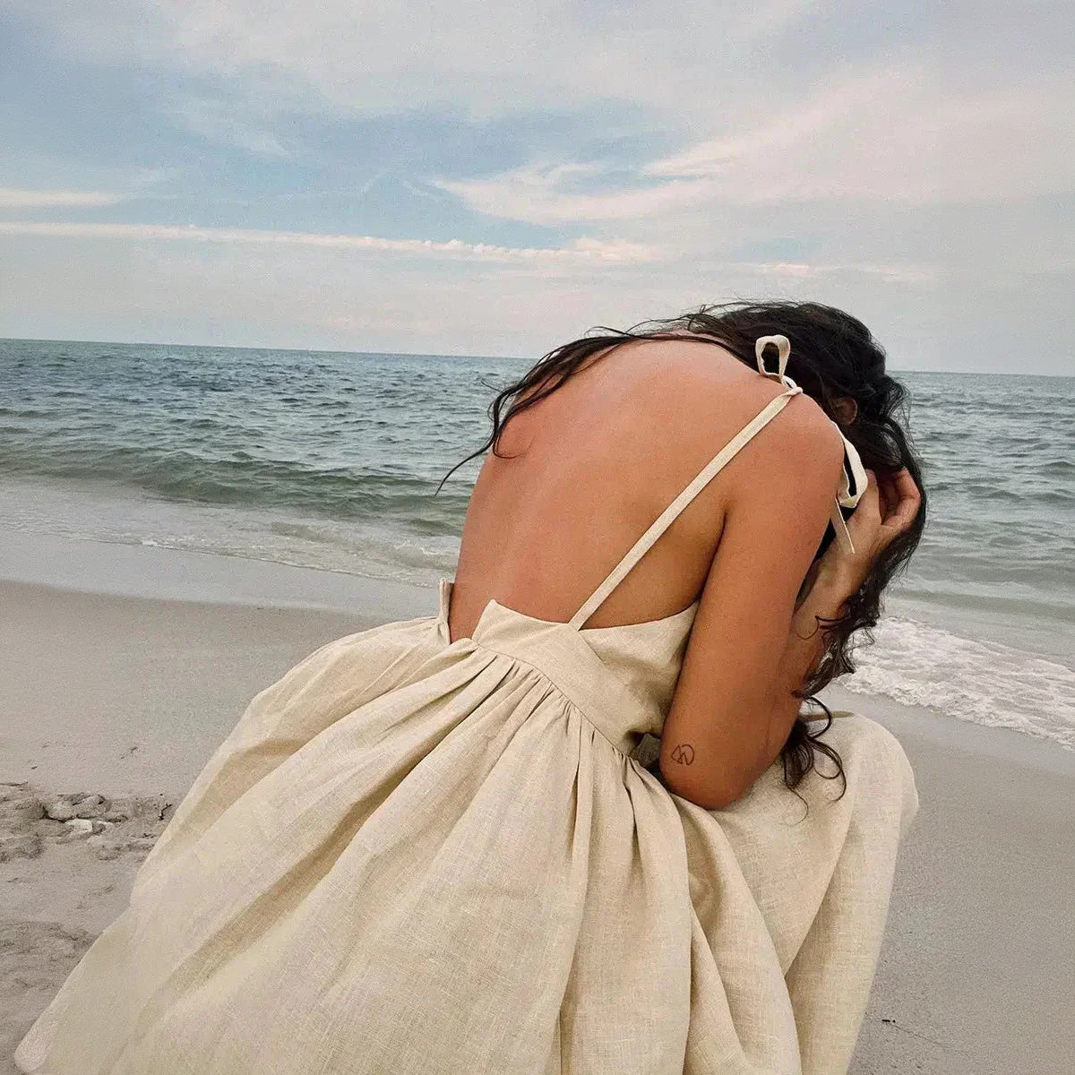 Abito Fluido Estivo con Dettagli Raffinati