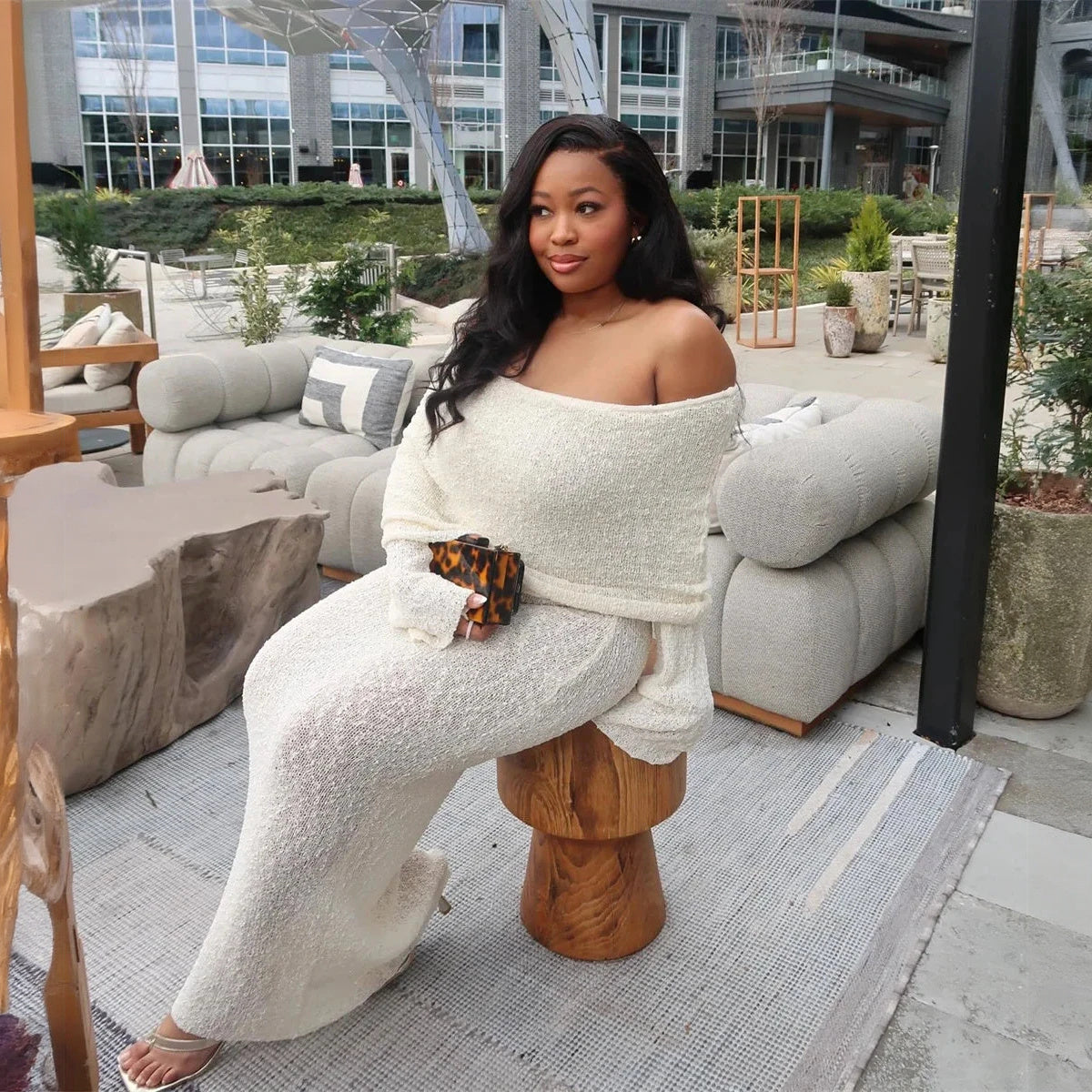 Abito Scintillante con Spalle Scoperte