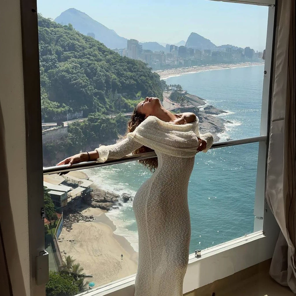 Abito Scintillante con Spalle Scoperte