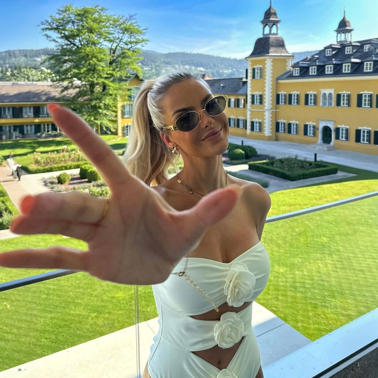 Swimwear Chic: Eleganza Estiva Italiana