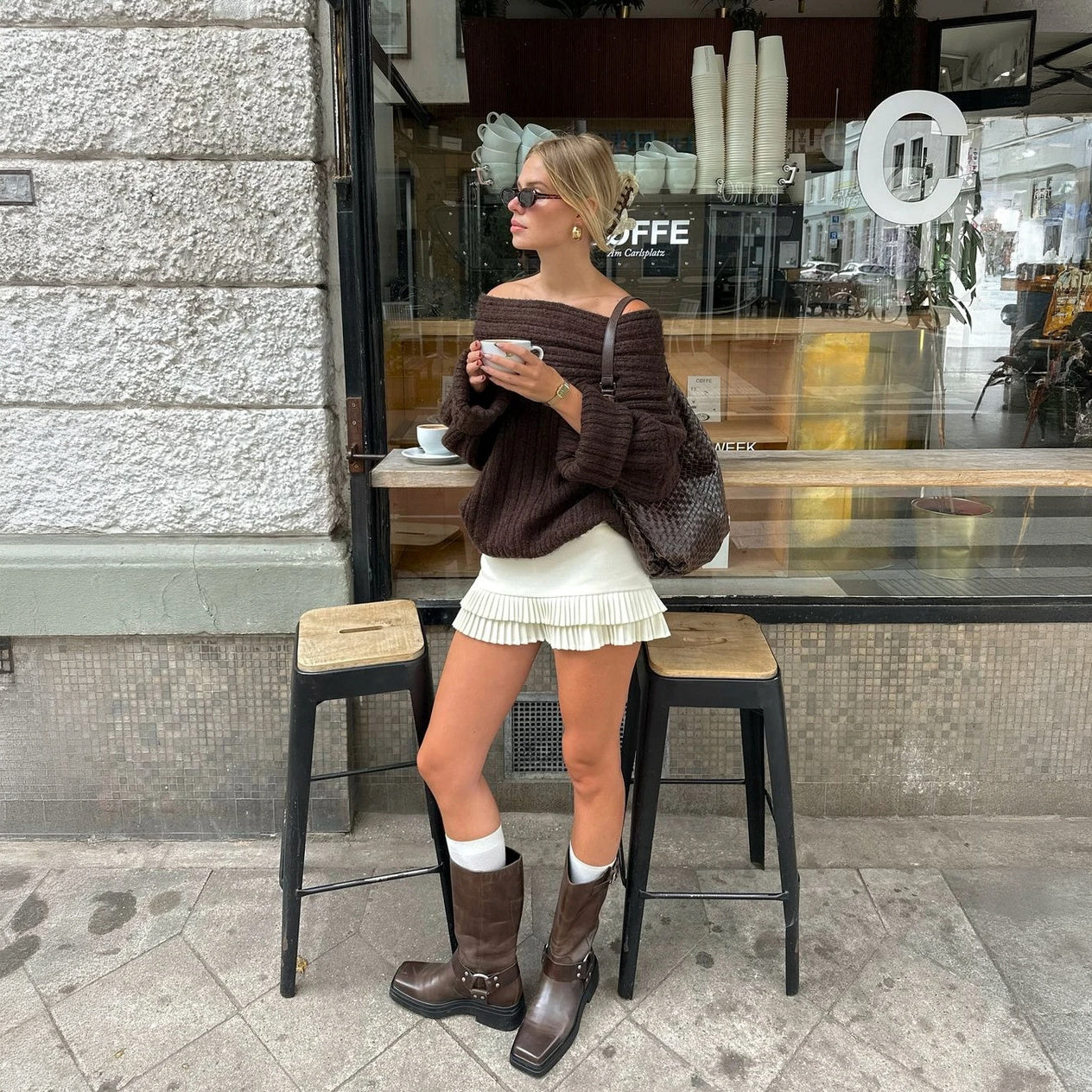 Top asimmetrico con maniche a palloncino