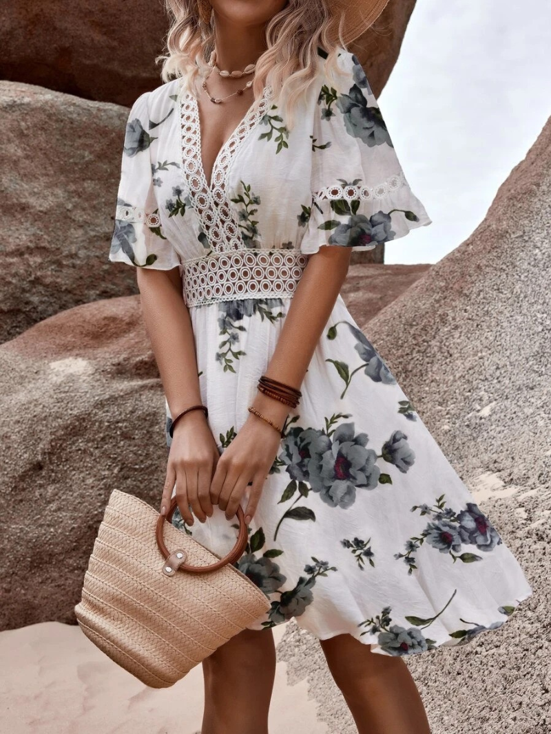 Abito Floreale con Dettagli in Pizzo