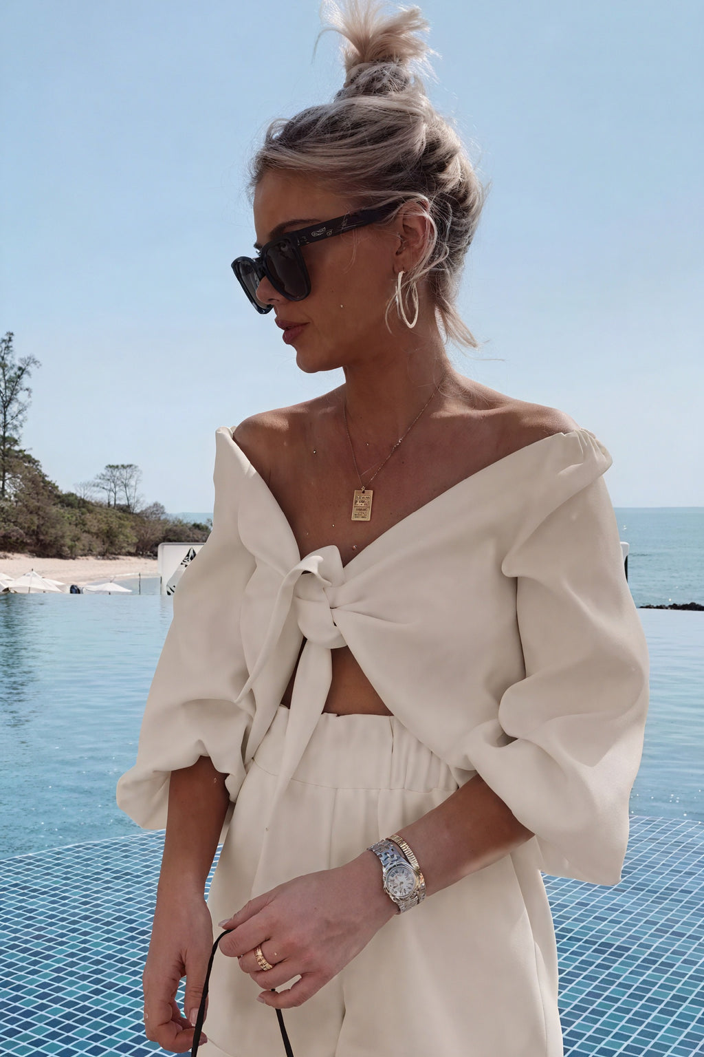 Top con Nodo e Maniche a Sbuffo