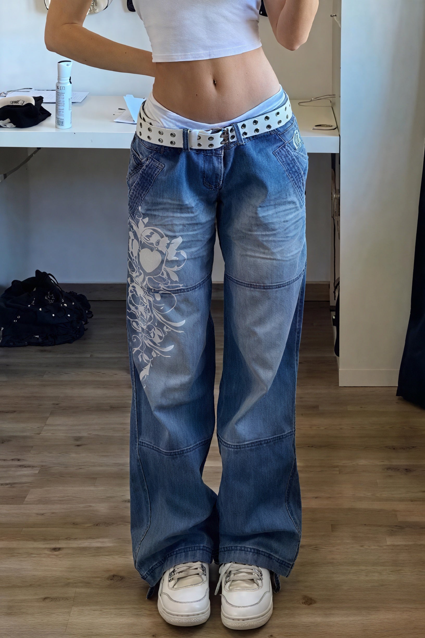 Jeans Baggy Vita Alta con Grafica Floreale