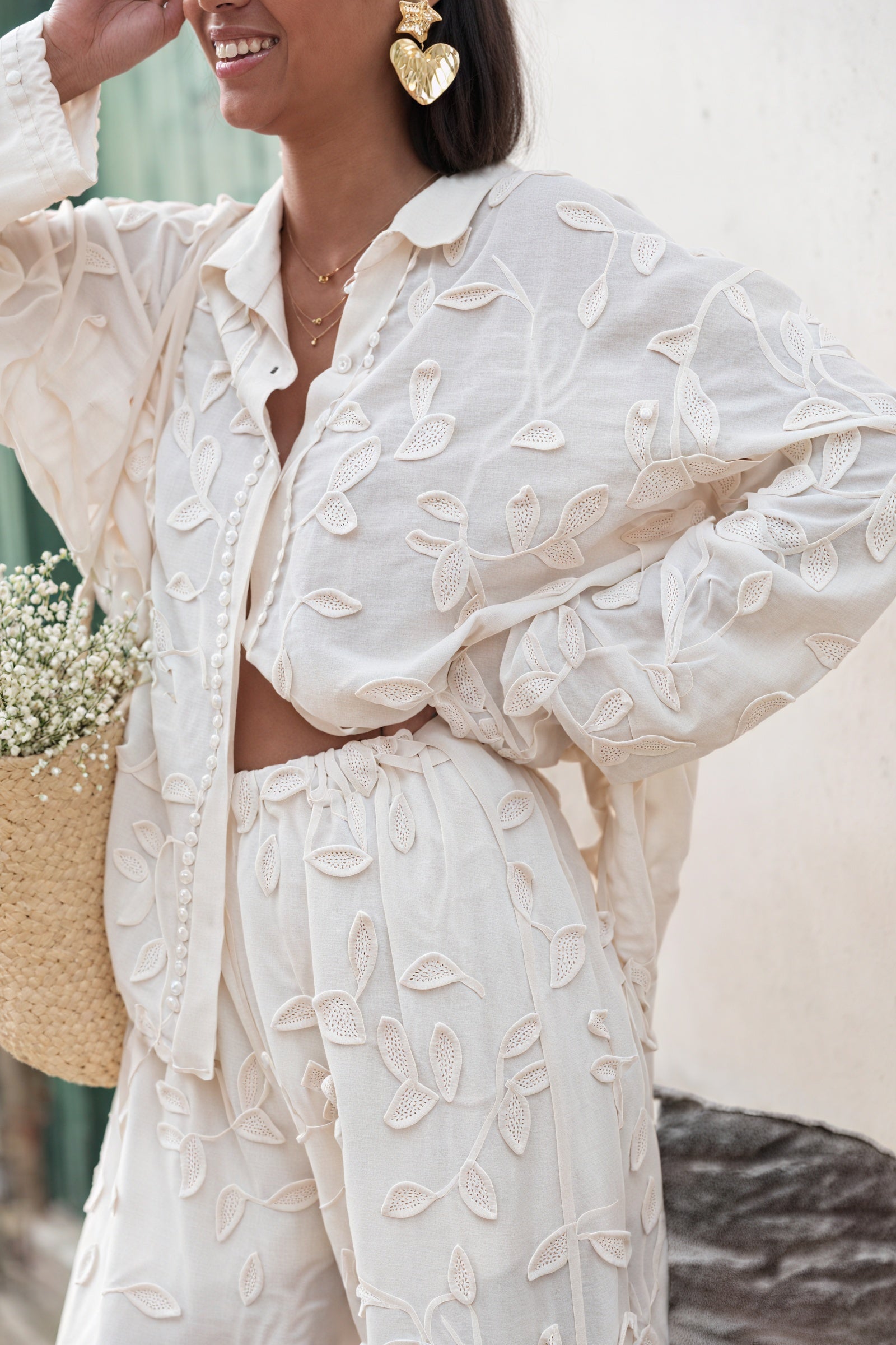 Completo in lino ricamato