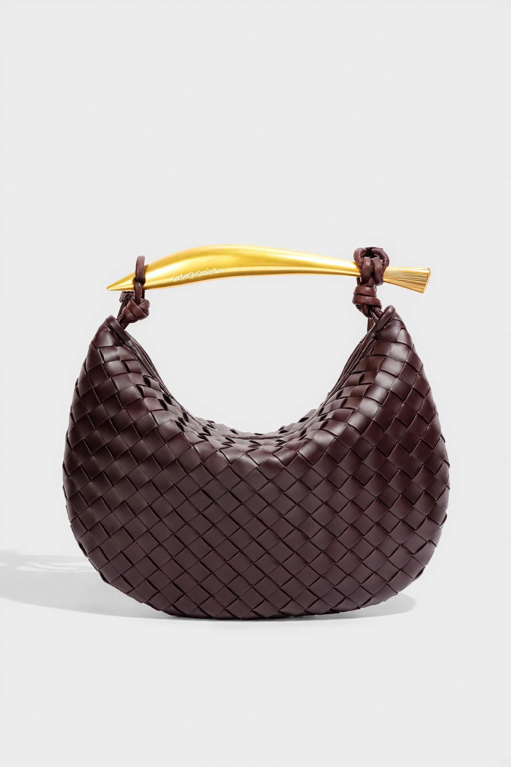 Borsa Intrecciata a Mezzaluna: Eleganza Dorio Moda