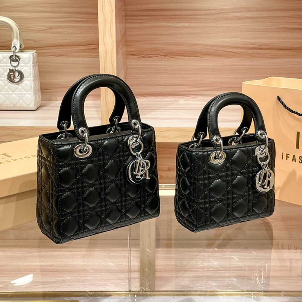 Borsa Trapuntata Chic con Dettaglio Charm