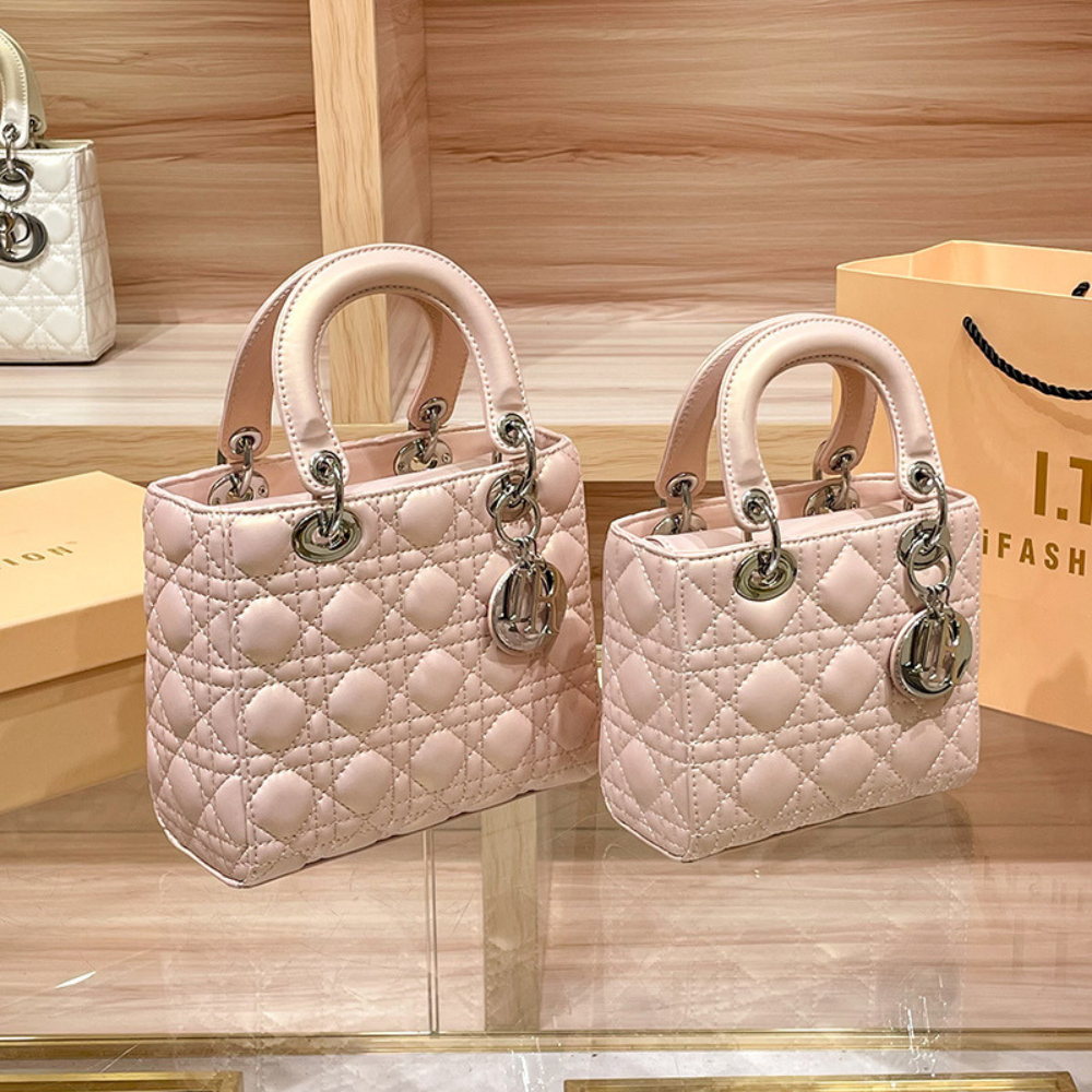 Borsa Trapuntata Chic con Dettaglio Charm