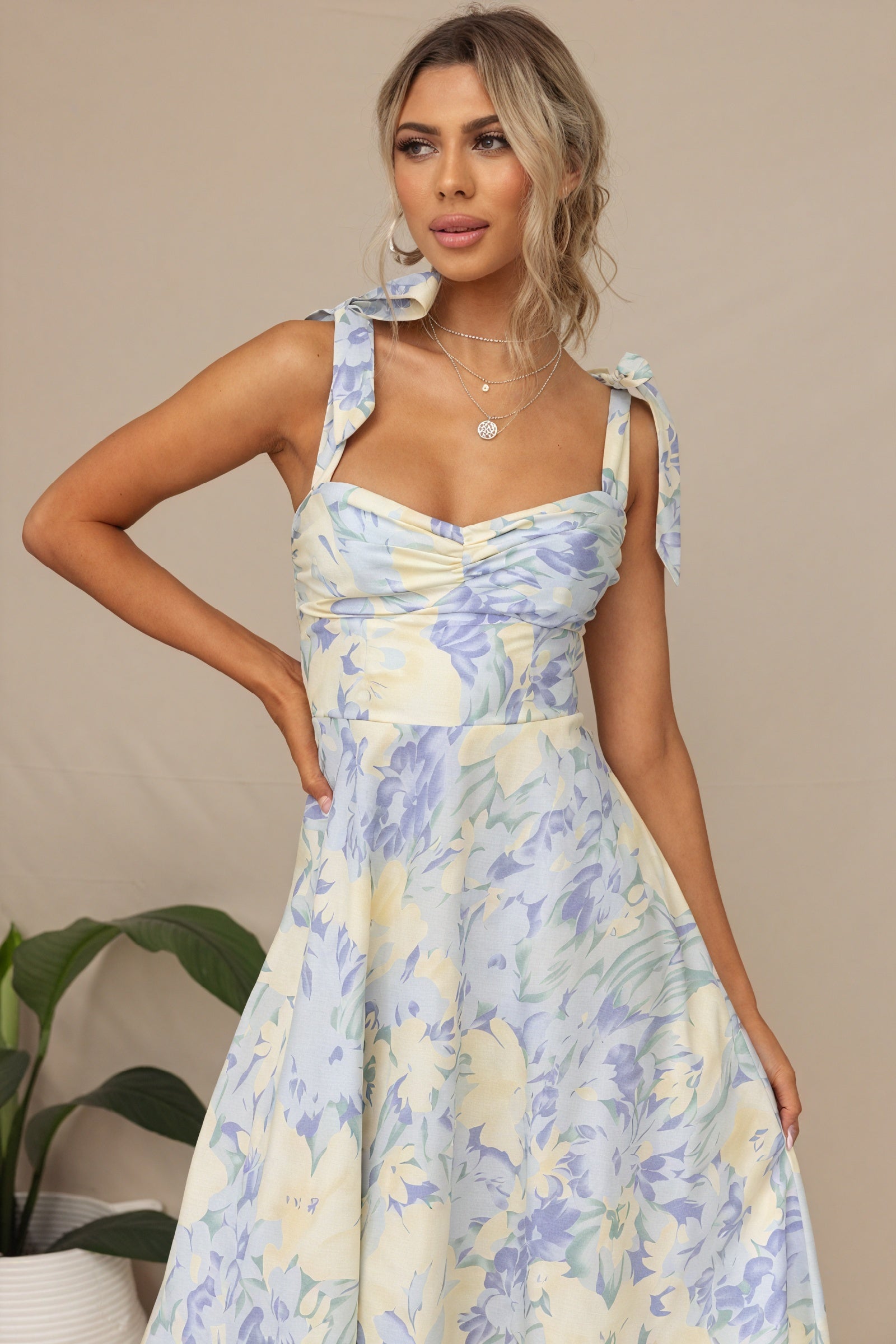 Abito Midi Floreale con Bretelle Annodabili