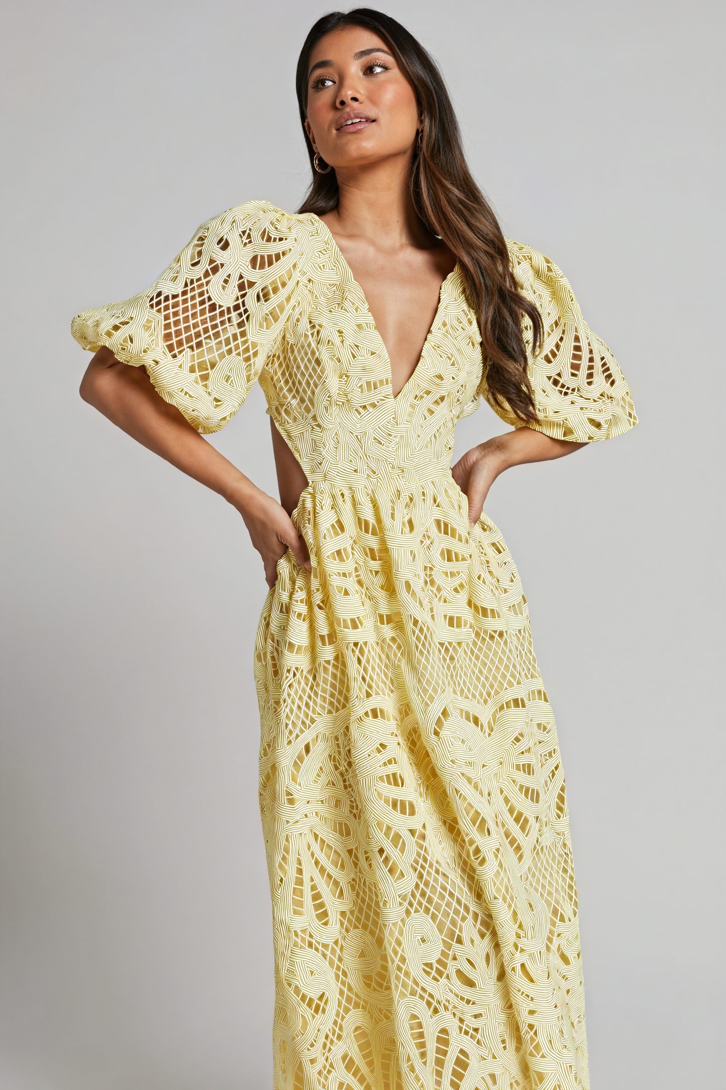 Abito Midi con Dettagli Laser Cut