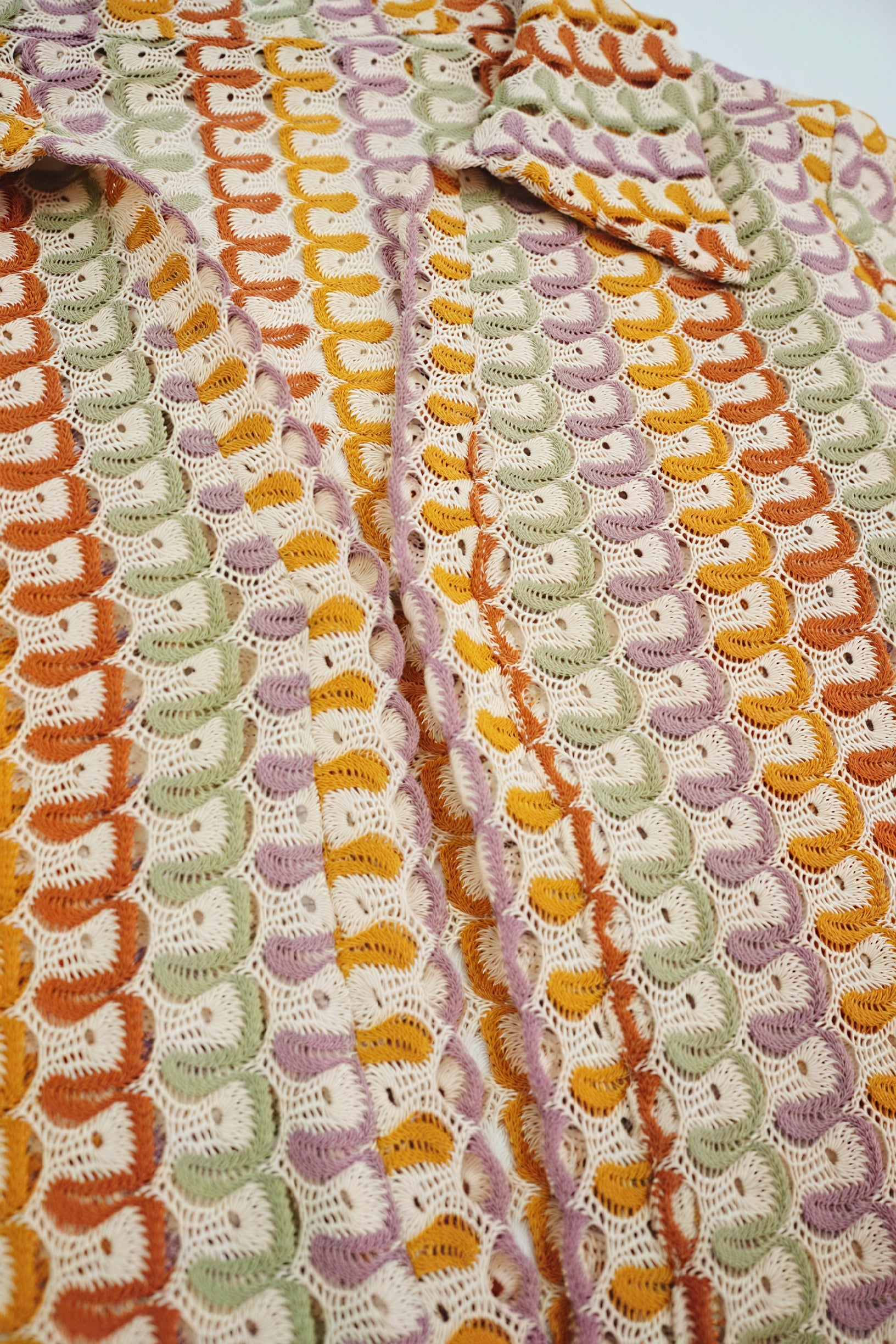 Abito Lungo con Motivo Geometrico