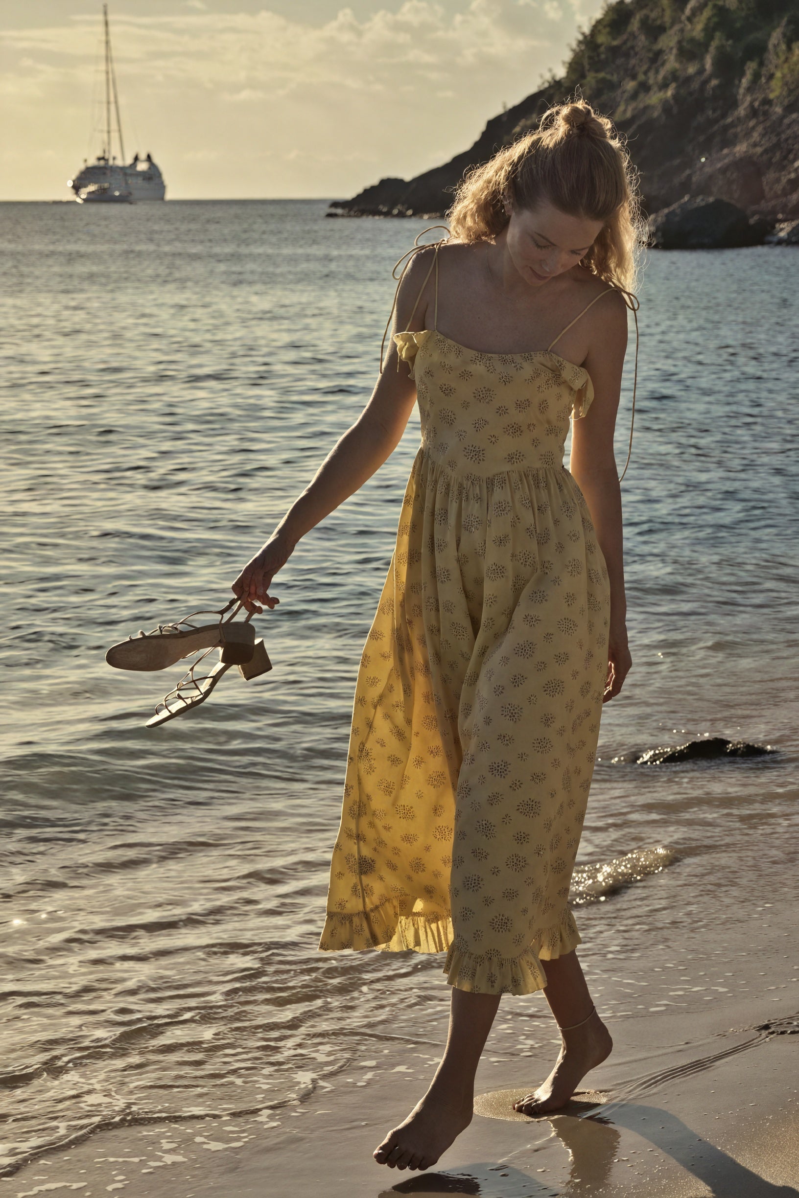 Abito Midi Floreale con Volant