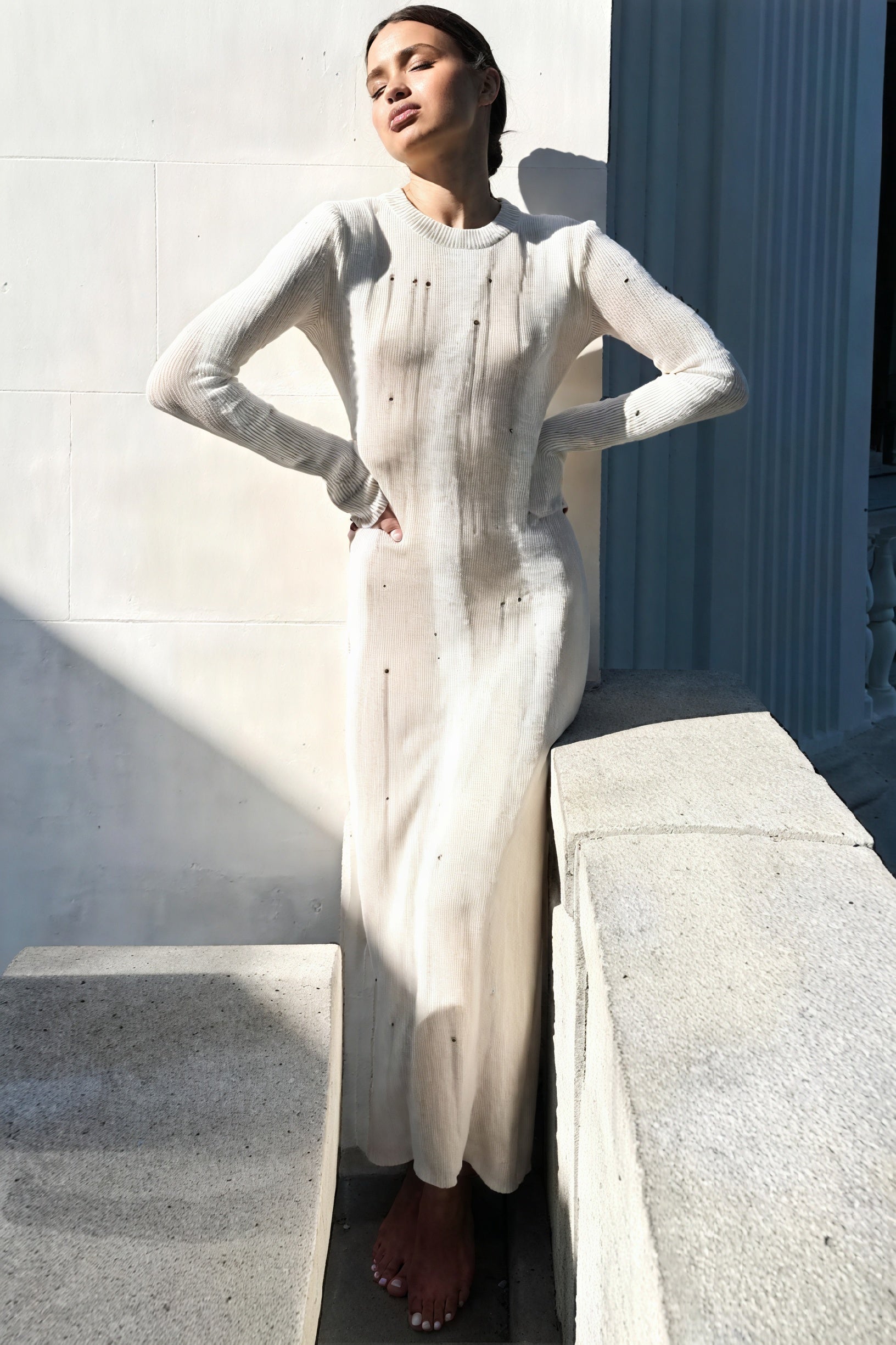 Abito Lungo a Costine con Dettagli Traforati