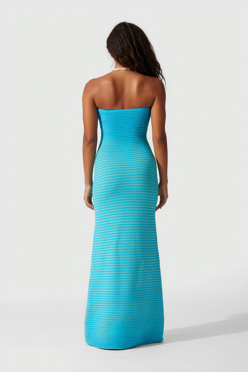 Abito a righe orizzontali senza spalline