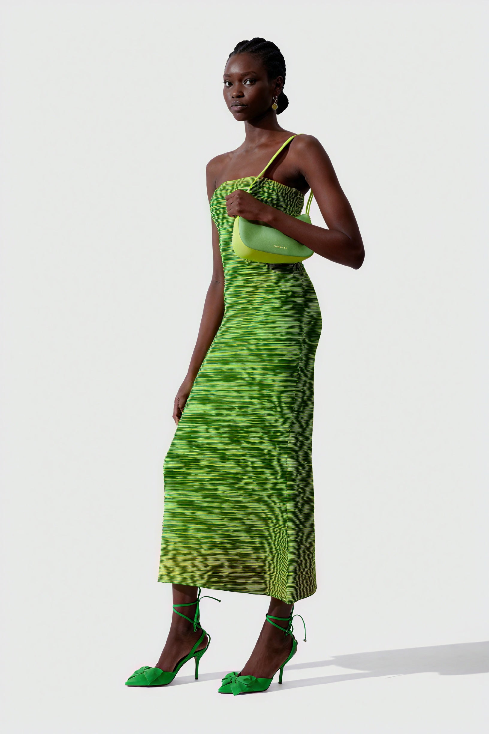 Abito a righe orizzontali senza spalline