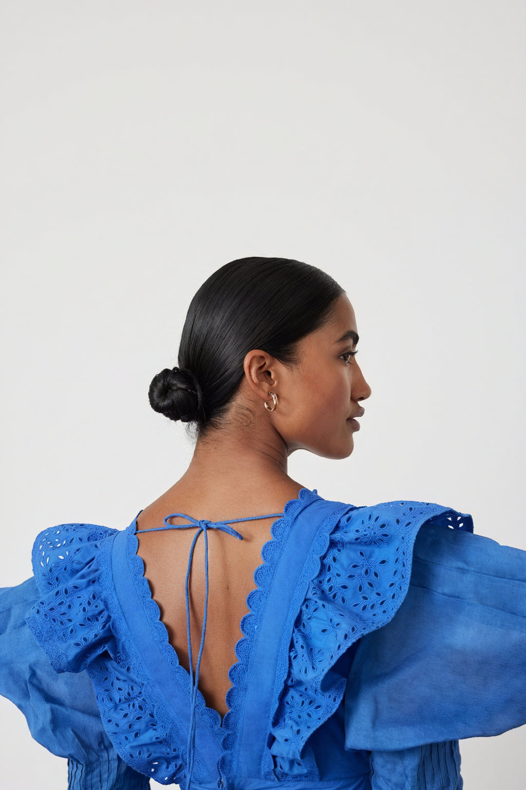 Abito Mini con Dettagli Laser Cut