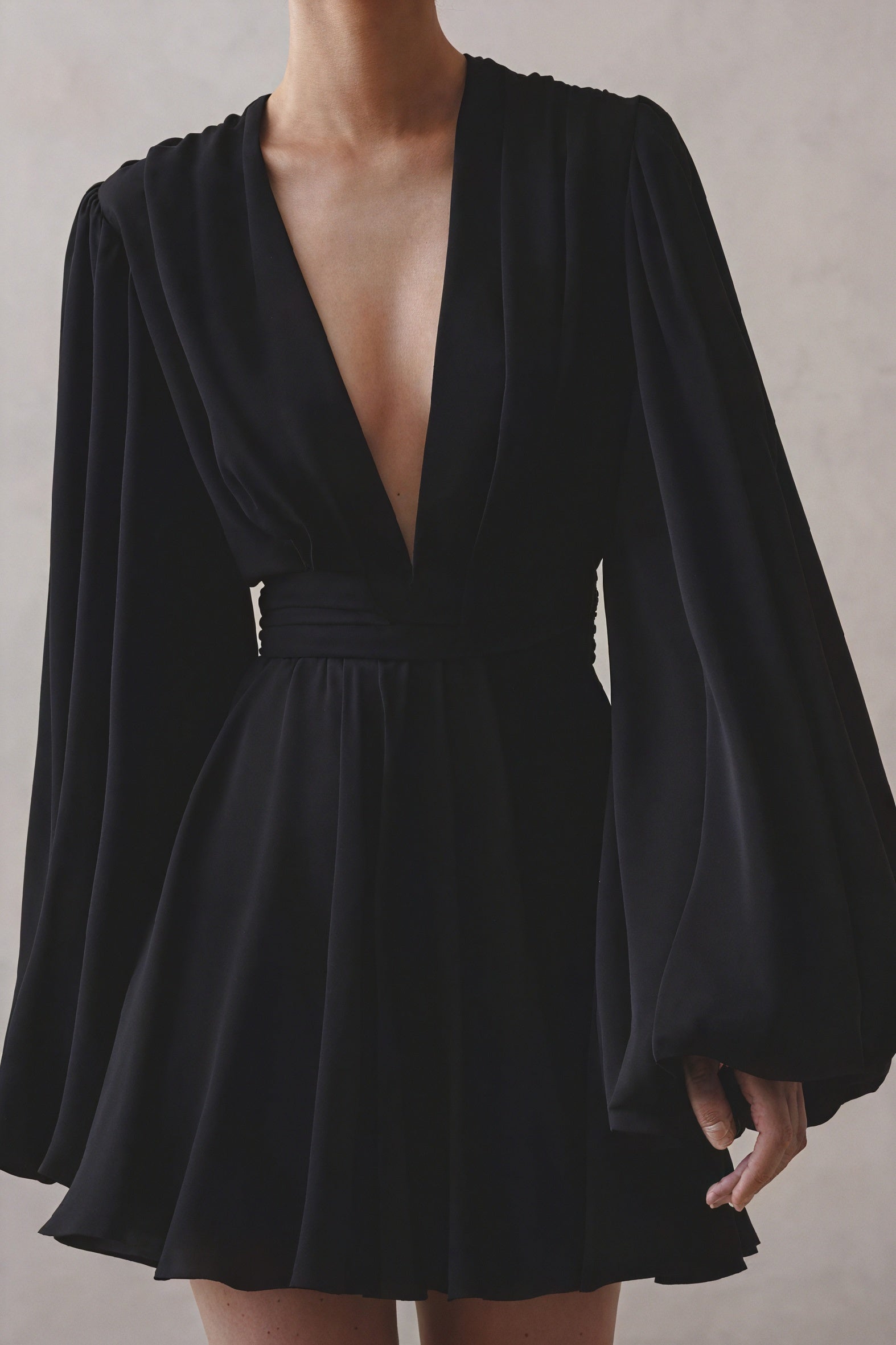 Abito Elegante con Maniche Voluminose