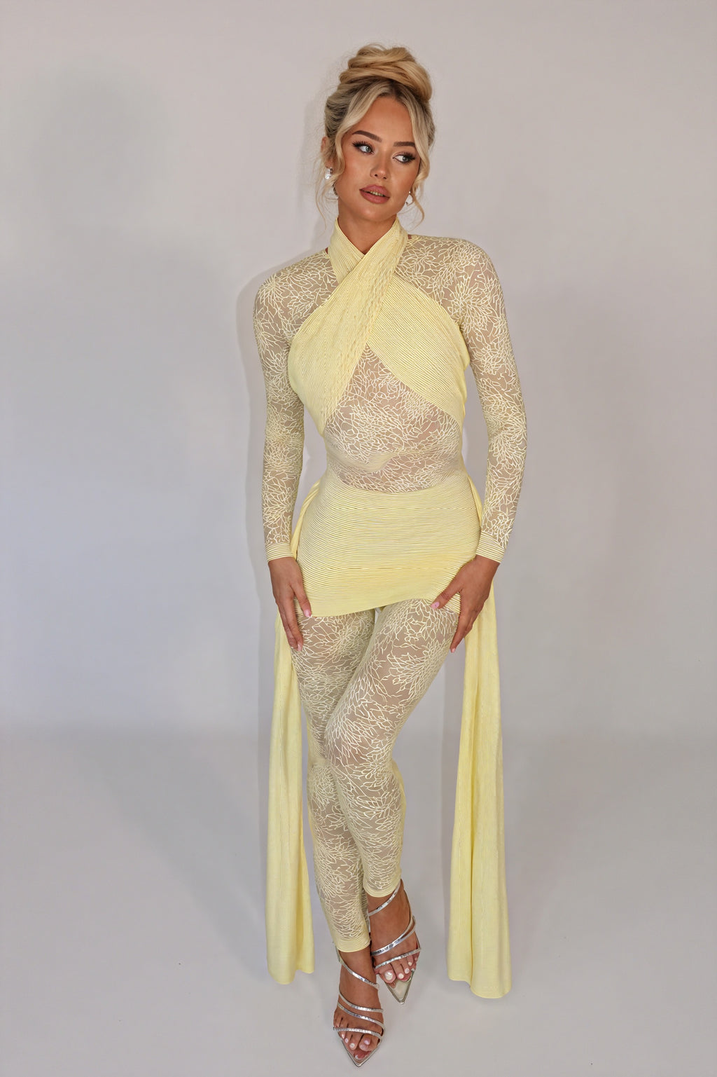 Abito Scultura con Dettagli in Tulle