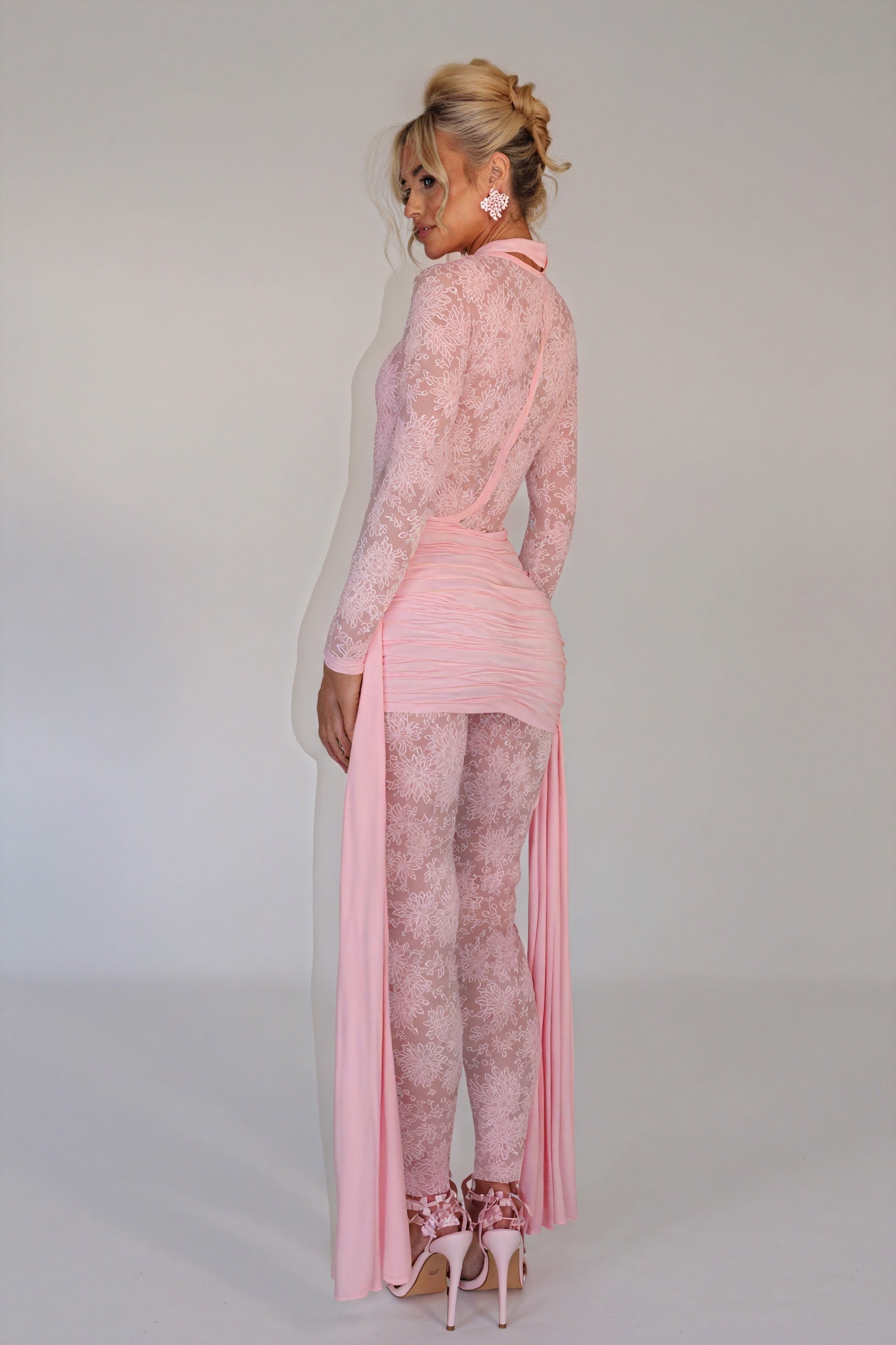 Abito Scultura con Dettagli in Tulle