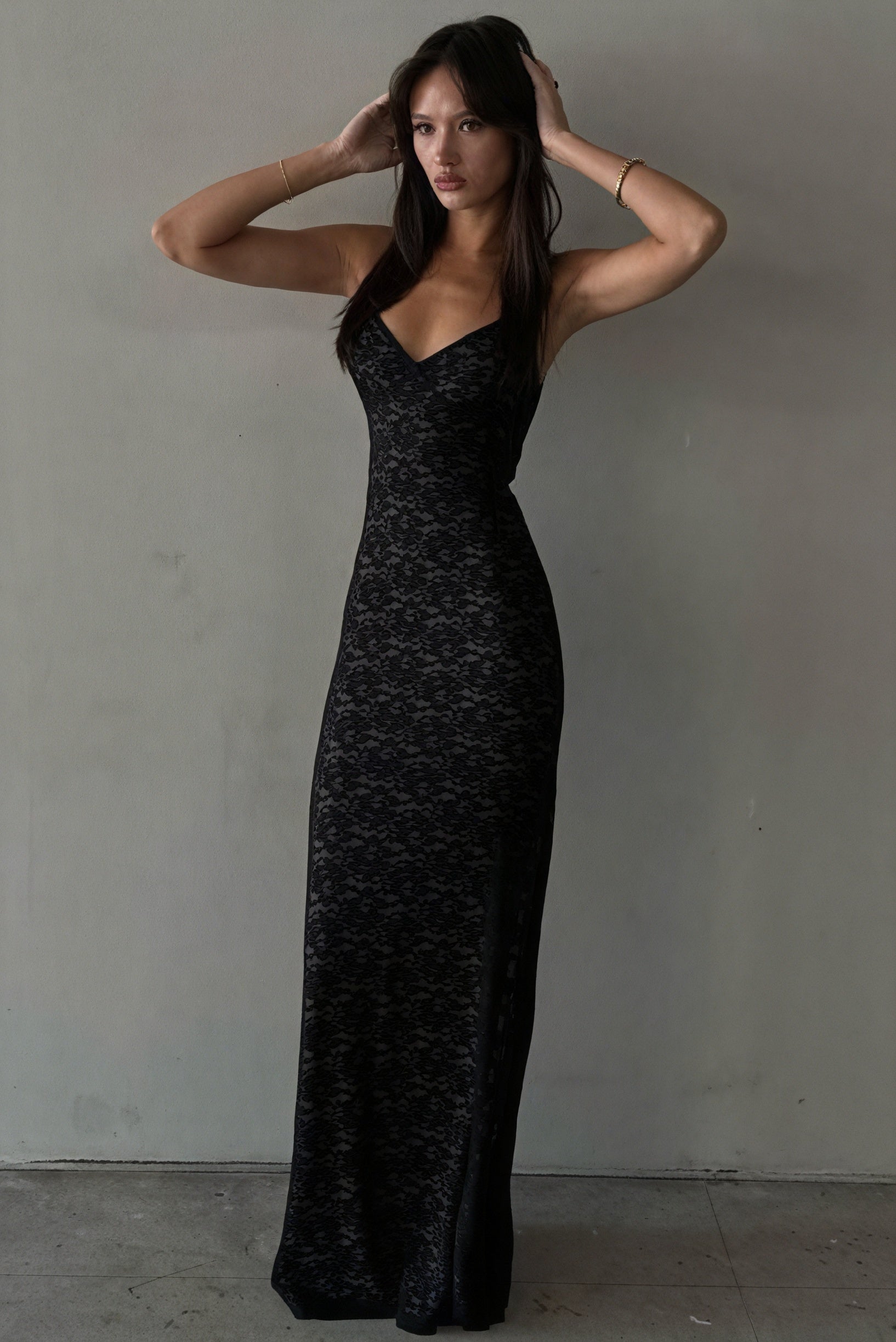 Abito Lungo in Pizzo con Spalline Sottili