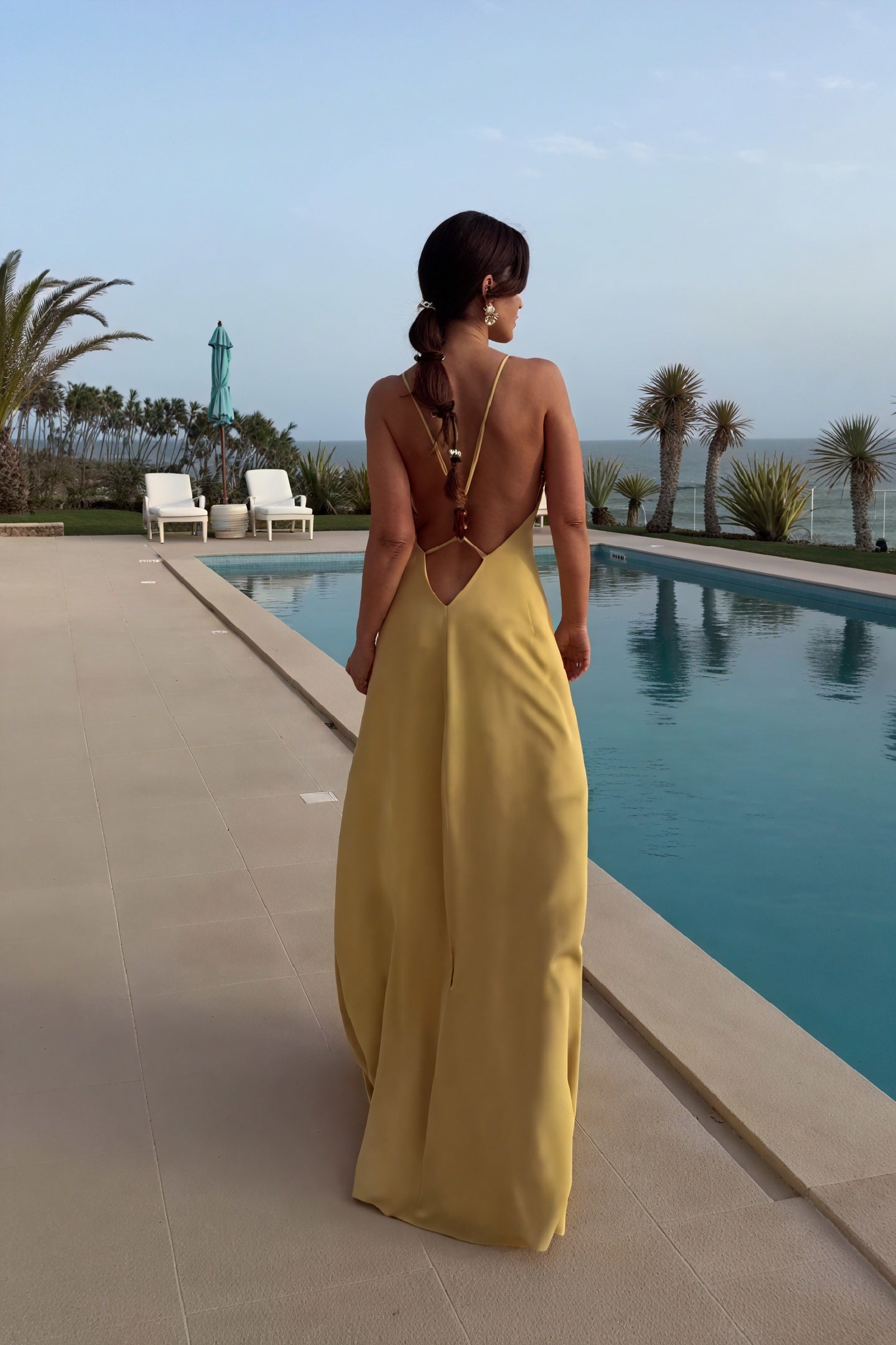 Abito Lungo A-Line con Scollo Profondo