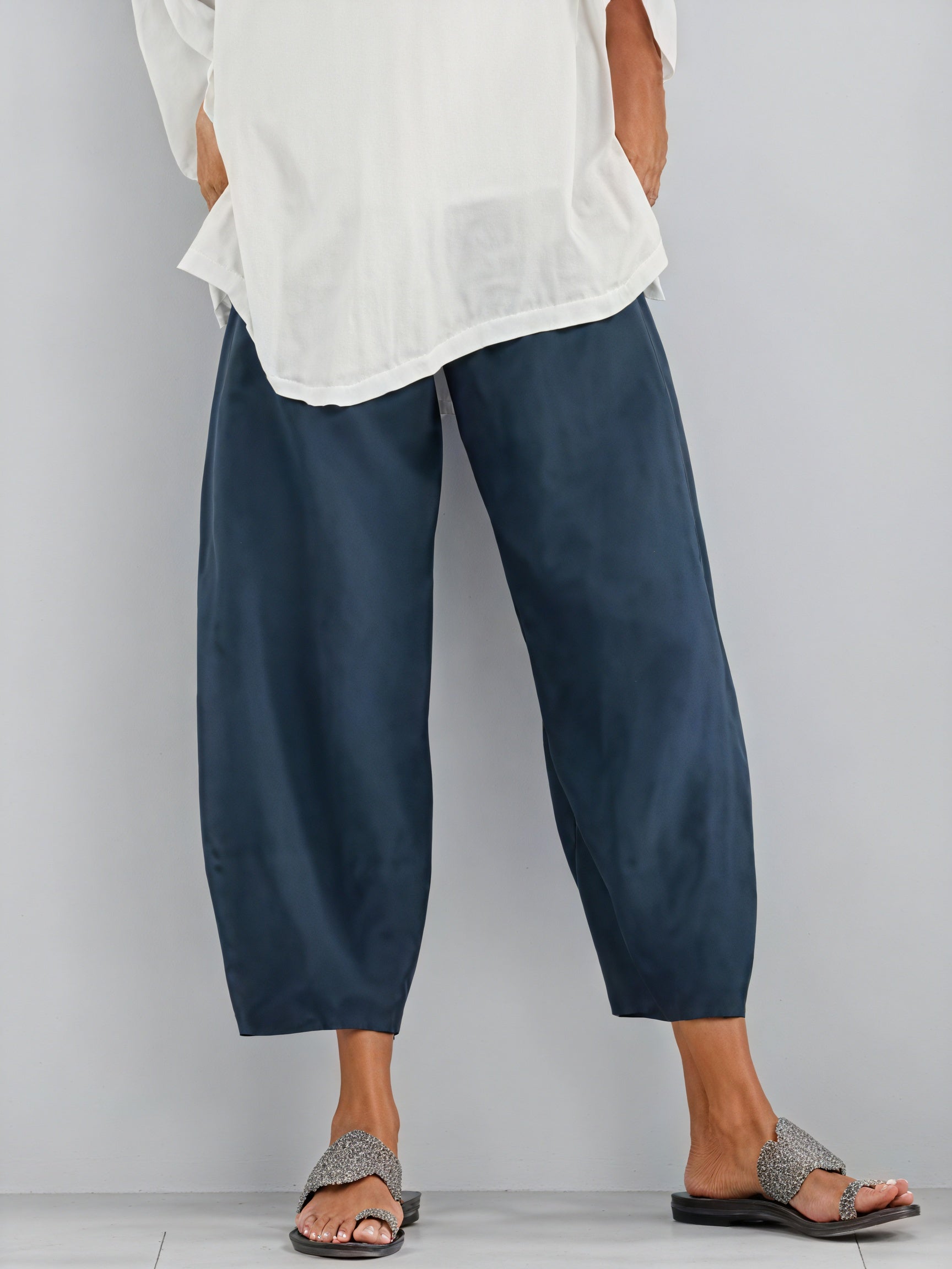 Pantaloni ampi: libertà di movimento e stile