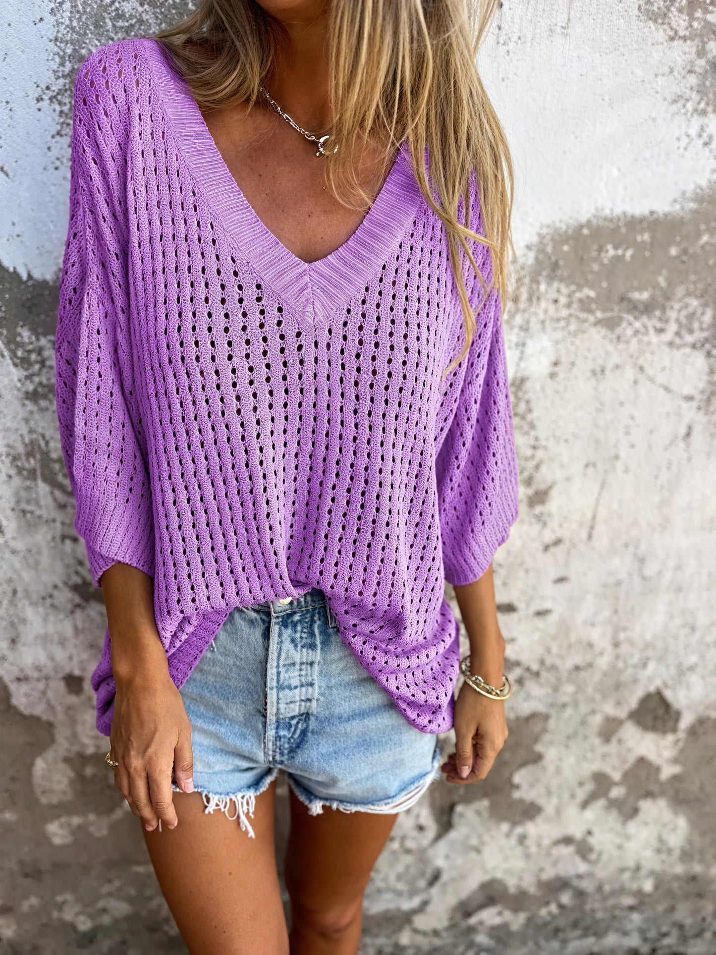 Top Traforato Scollo a V – Stile Casual