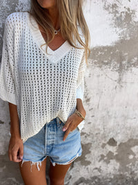Top Traforato Scollo a V – Stile Casual