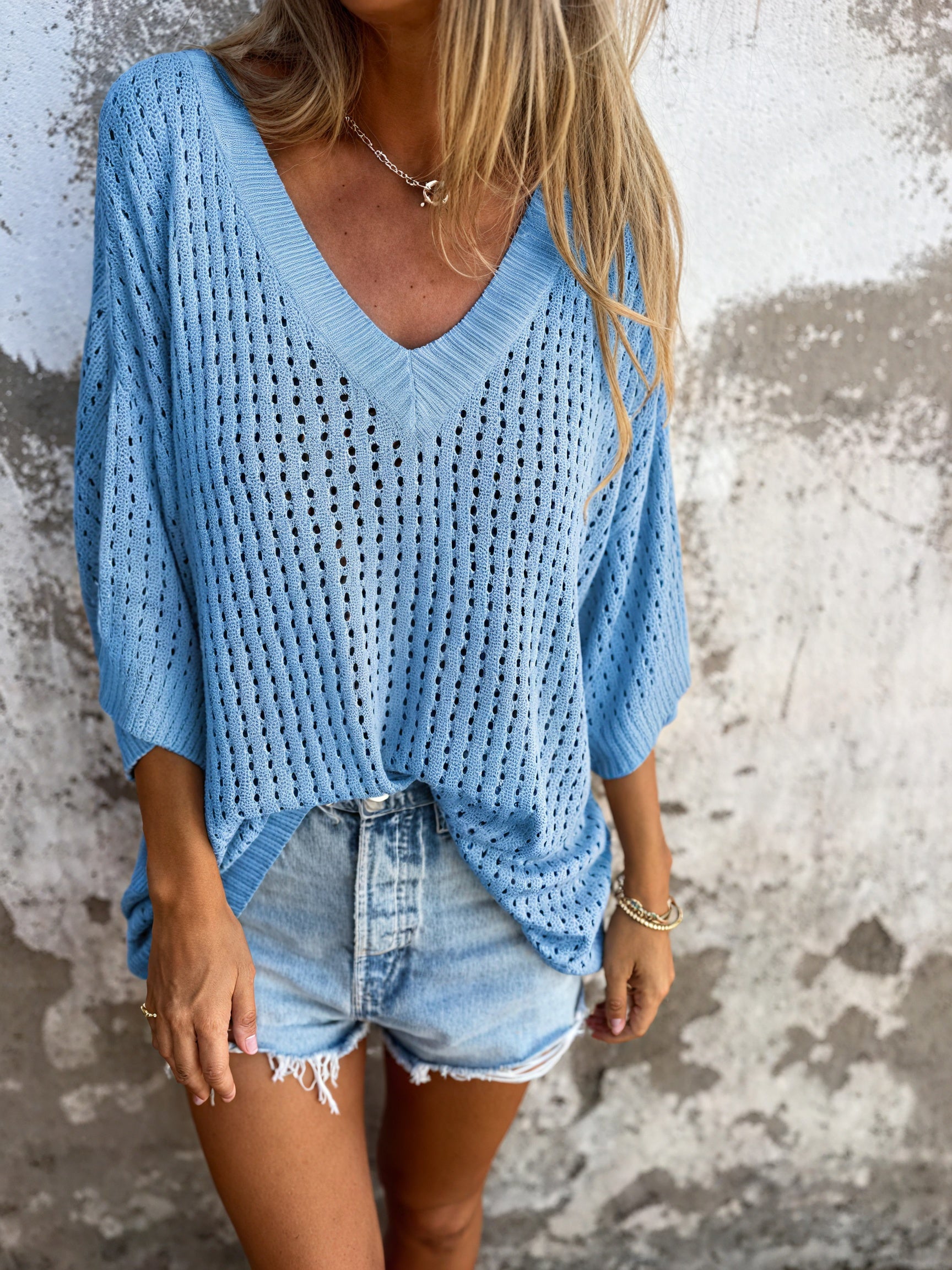 Top Traforato Scollo a V – Stile Casual