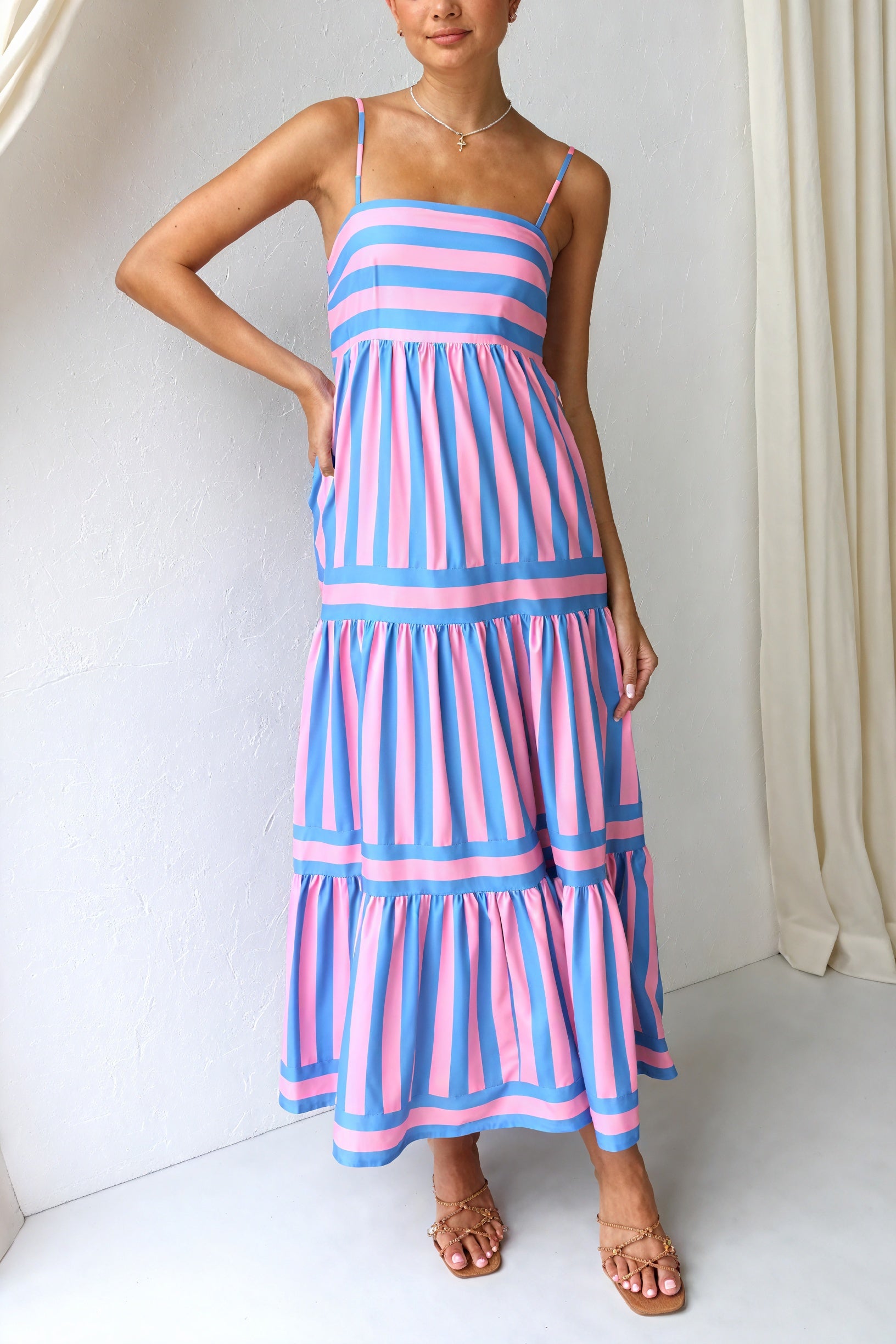 Abito Maxi a Righe con Bretelle Sottili