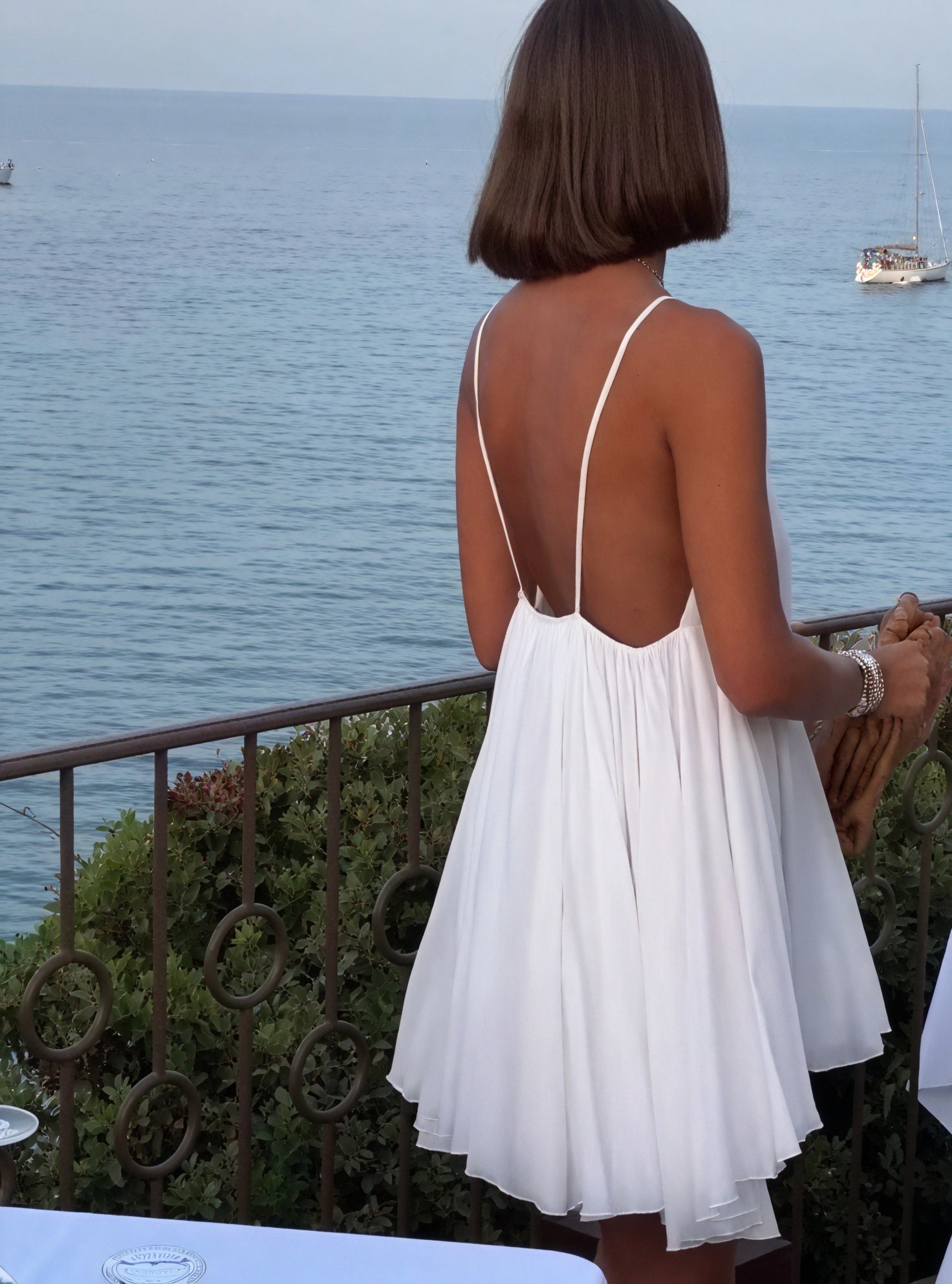 Abito Donna Fluido con Spalline Sottili e Scollo a V per Estate Elegante e Clima Caldo-81491-859d622d-b880-4d3b-8bfe-1e575f824fec
