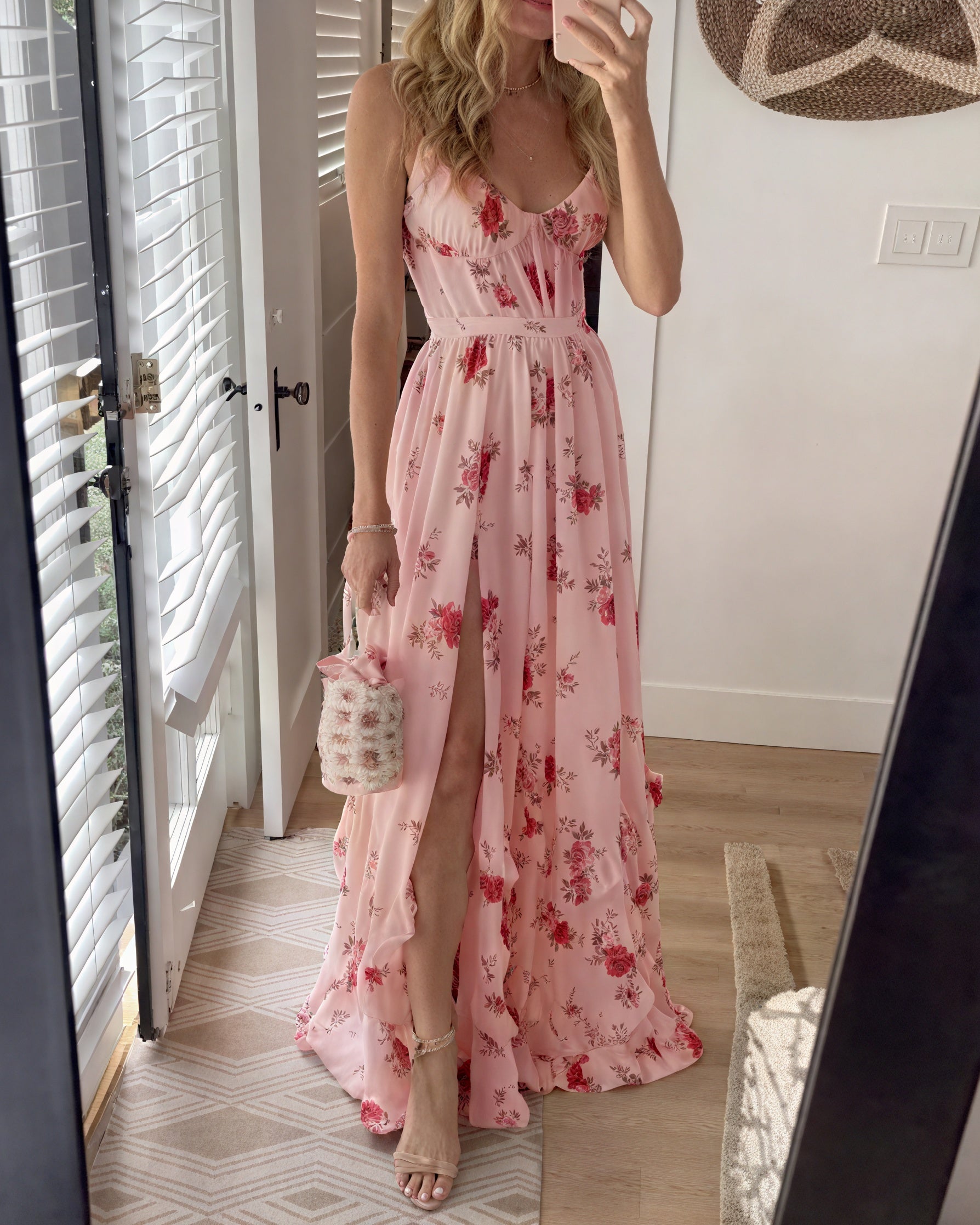 Abito Maxi Floreale Esclusivo con Spacco Alto e Spalline Sottili Regolabili, Silhouette Fluida per Eleganza Estiva e Vacanze-81660-de1e57a6-15a1-4e28-8a5f-57fcac7f3767