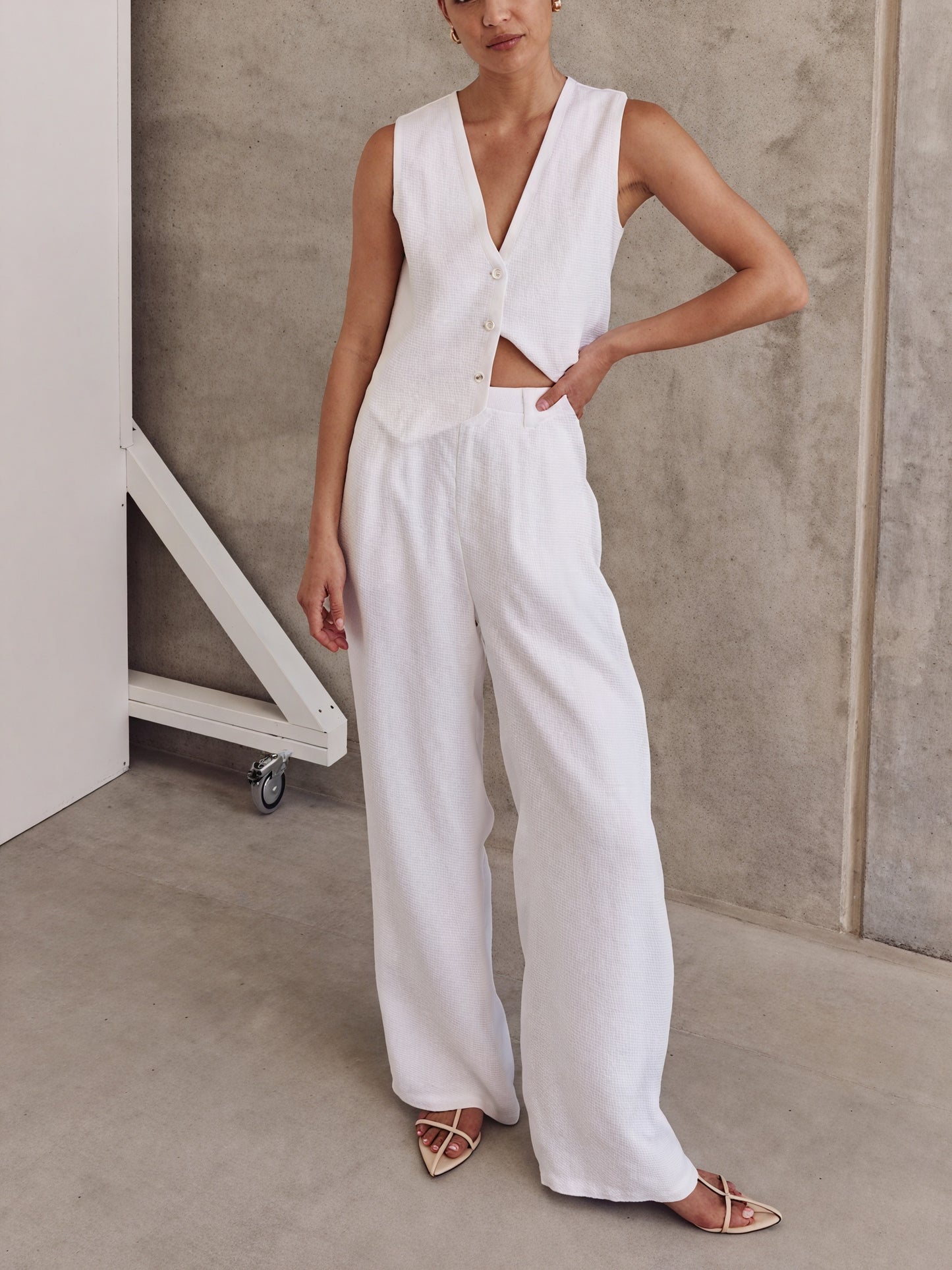 Completo Raffinato: Gilet e Pantaloni per un Look Impeccabile
