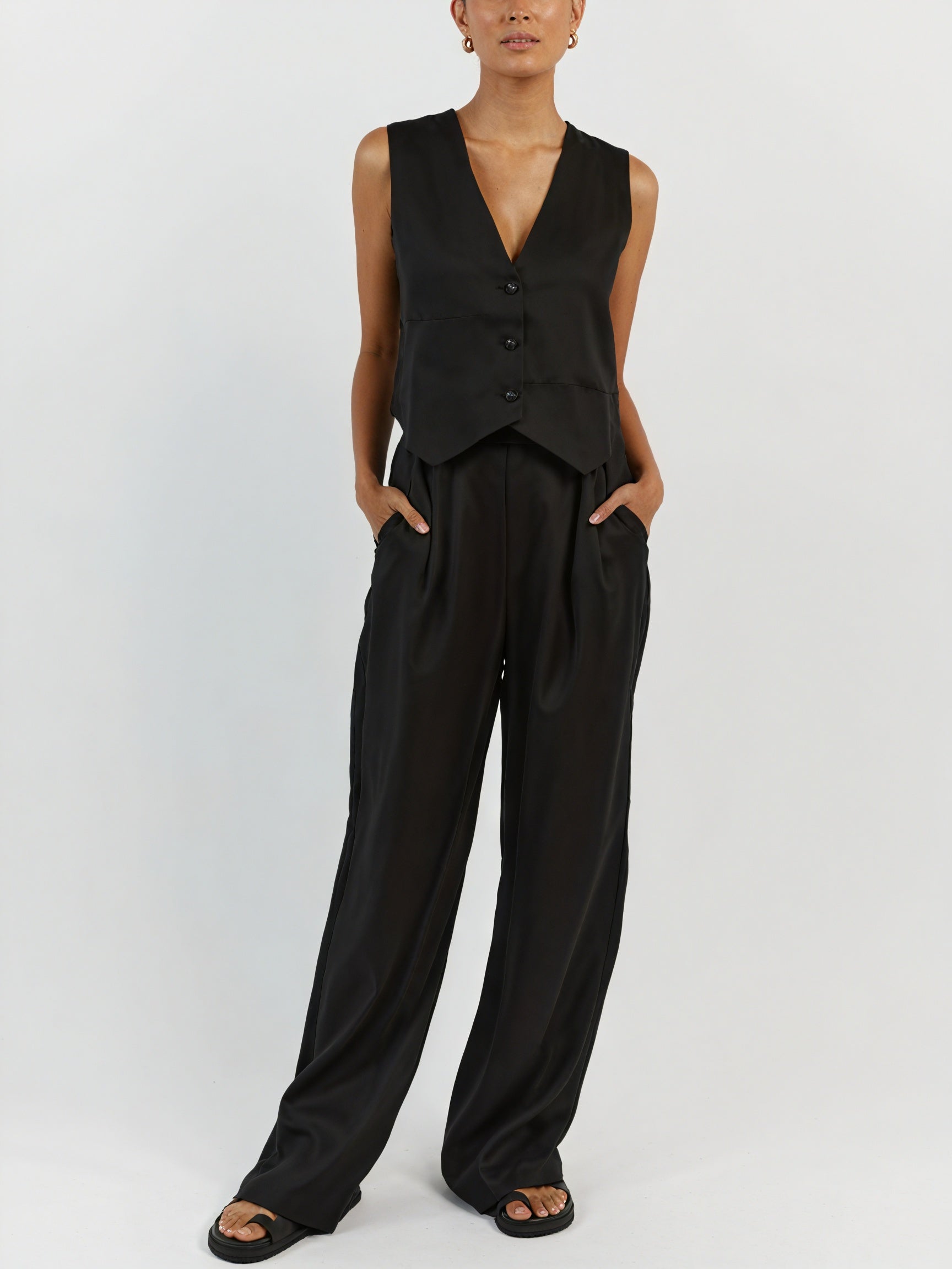 Completo Raffinato: Gilet e Pantaloni per un Look Impeccabile