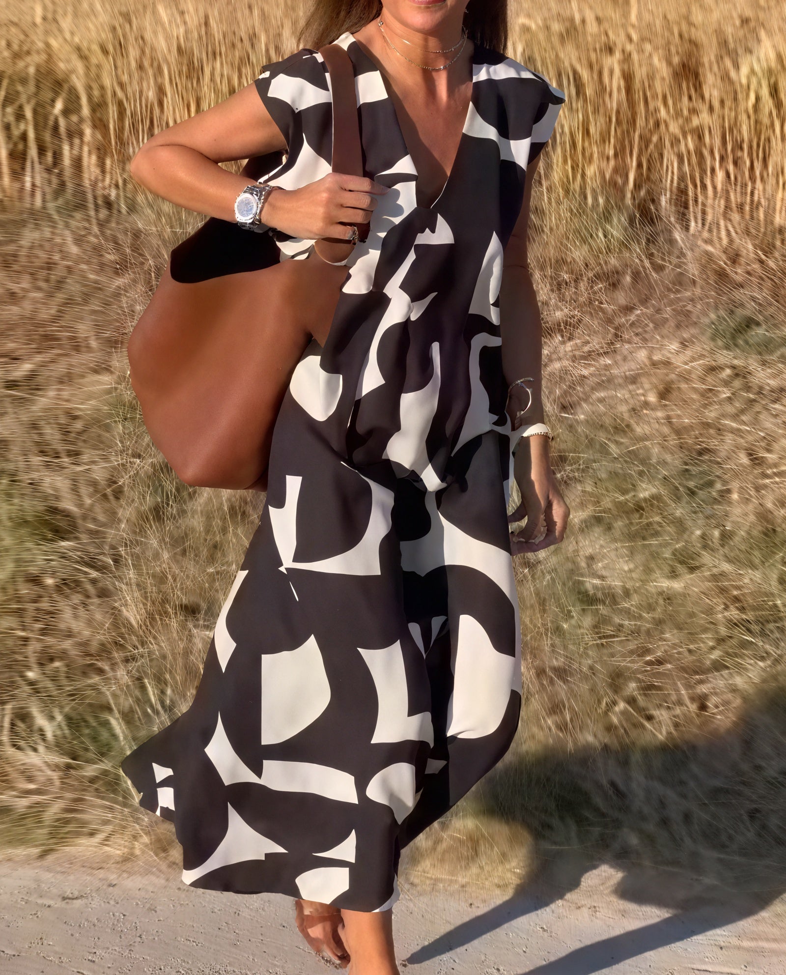 Abito Lungo con Motivo Astratto: Eleganza Disinvolta