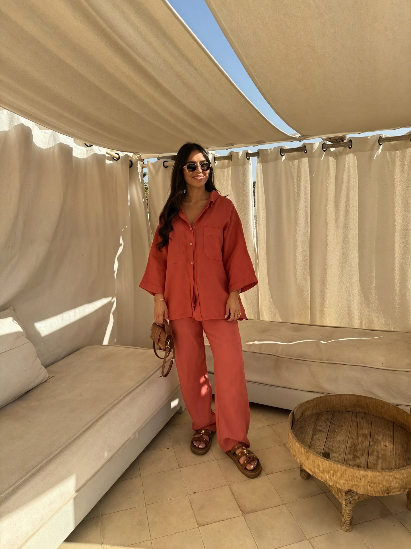 Completo due pezzi donna lino – Camicia bottoni e pantaloni morbidi, vestibilità rilassata-82126-4955d328-616c-40bc-b738-1c3fa6fc9e7d