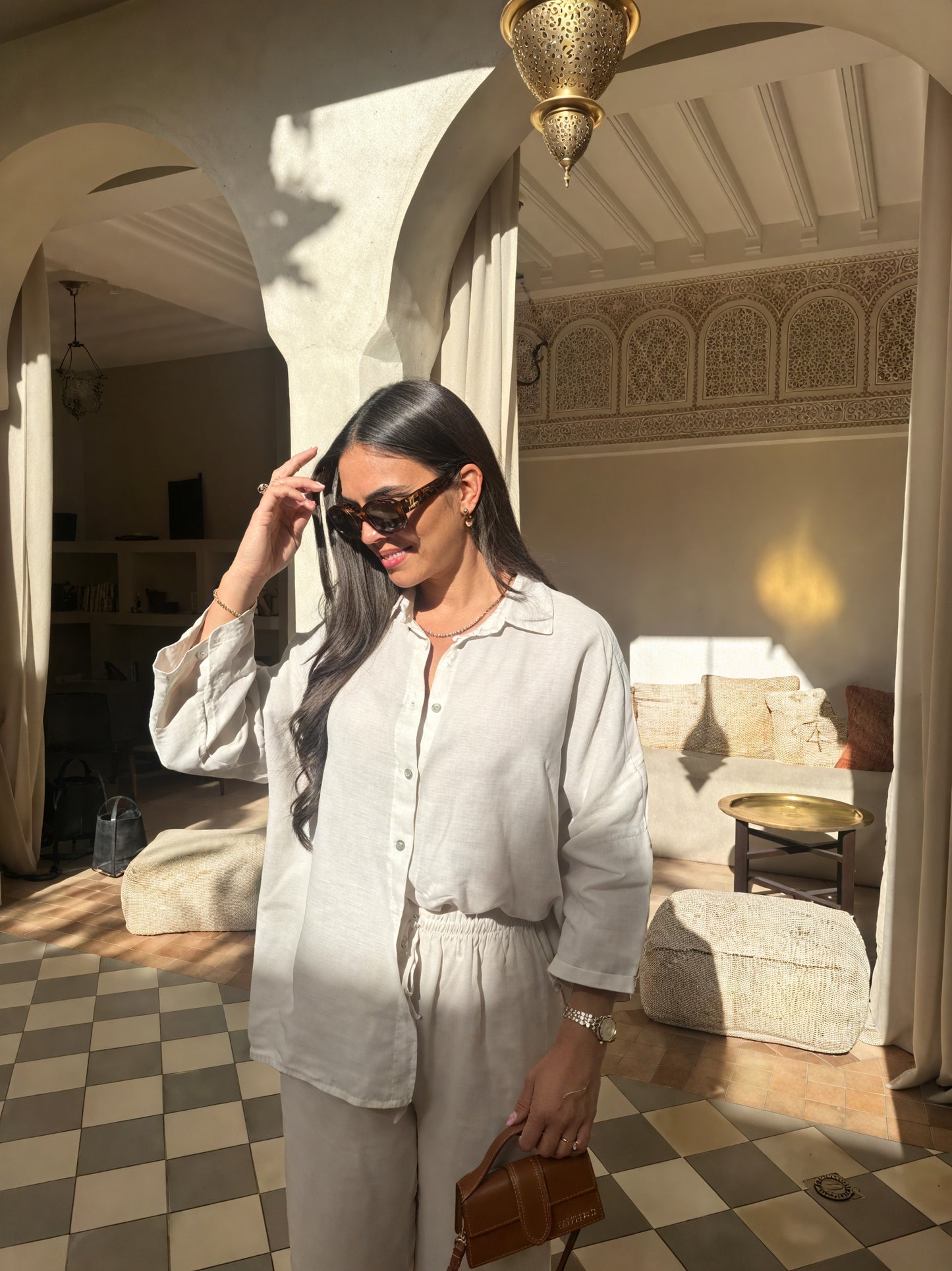 Completo due pezzi donna lino – Camicia bottoni e pantaloni morbidi, vestibilità rilassata-82126-3ee76220-4e70-434f-b90b-d908bdc76a48