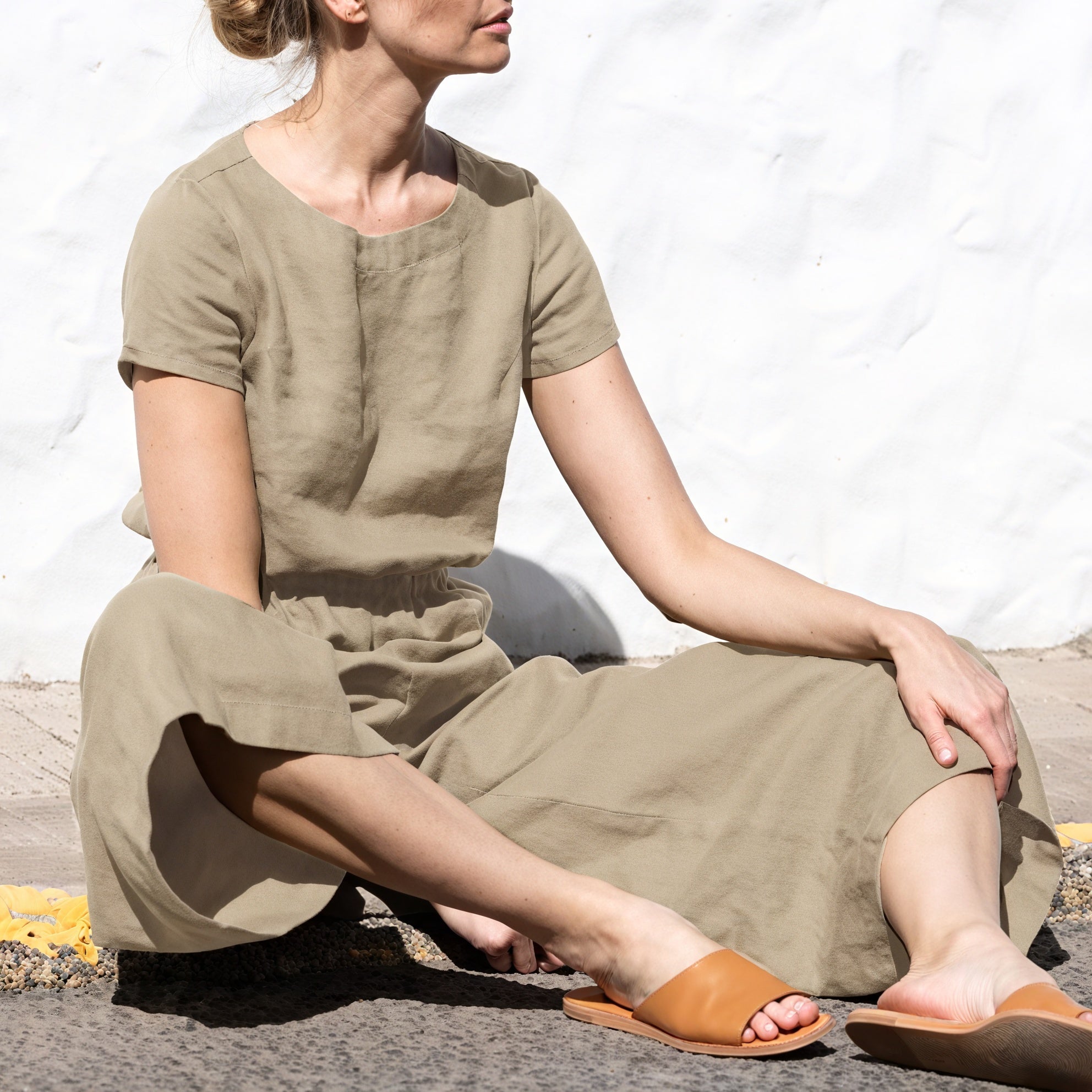 Tuta Pantalone Ampia e Design Minimalista