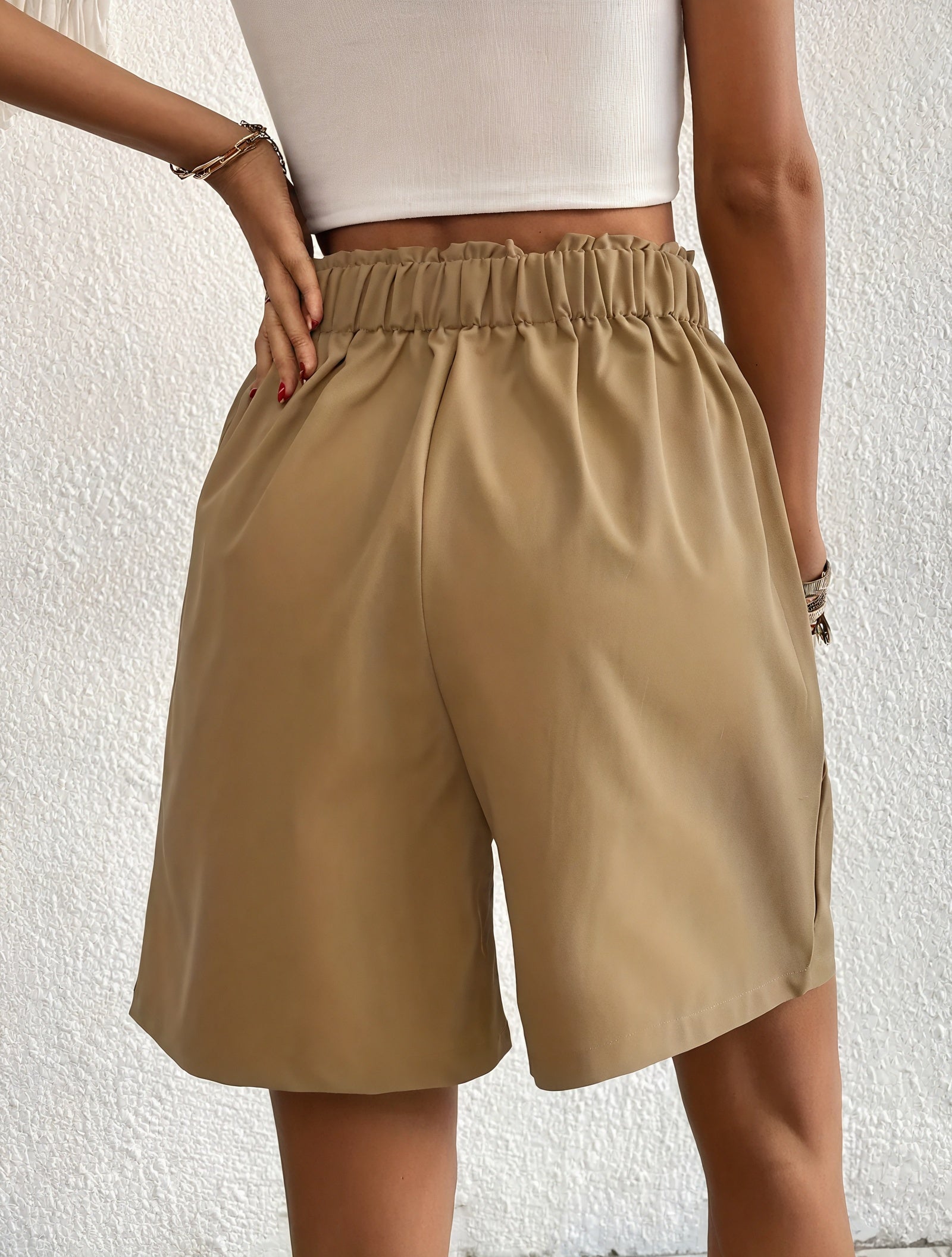 Shorts a Vita Alta con Dettagli Sartoriali