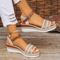 Calzature Zeppa: Fascino Bohemien e Comfort Estivo